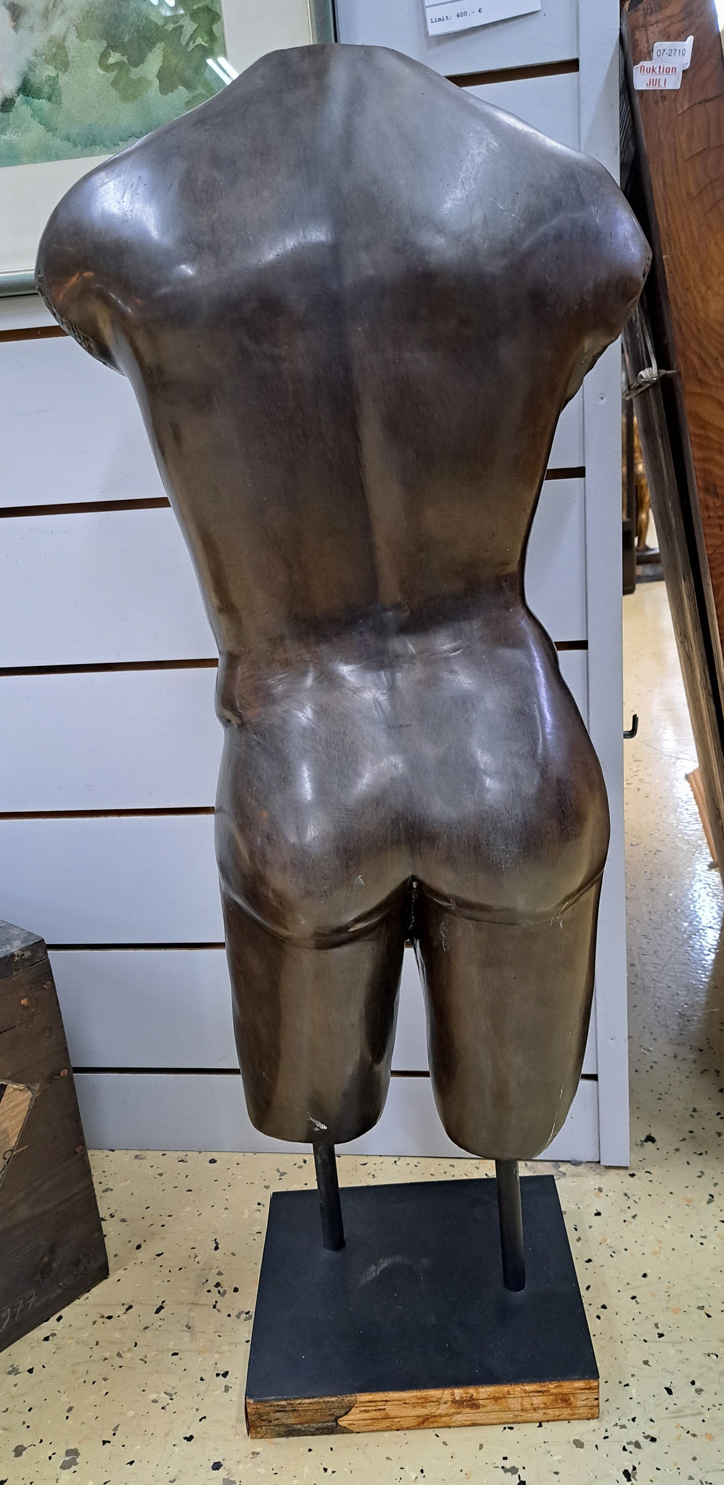 Detail a: Große zeitgenössische Bronzefigur, männlicher Torso, Bronzeguß, unsigniert, Holzsockel, Gesamth. ca. 98 cm