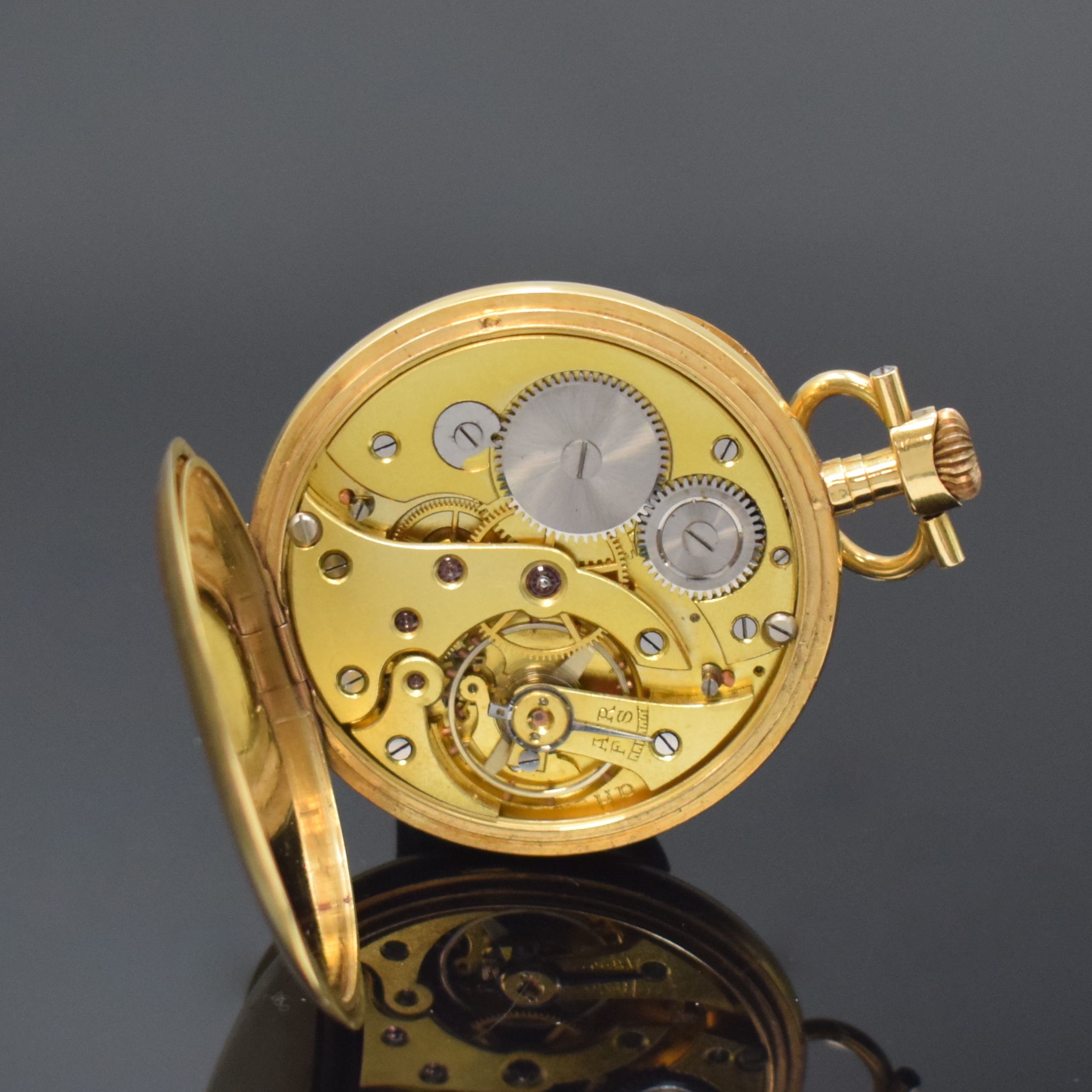 Detail e: Offene Taschenuhr in GG 750/000, Schweiz um 1910, 3 Deckel Goldgeh. dell., Emailzifferbl. m. arab. Zahlen, gebl. Zeiger (korrod.), kl. Sek. b. 6, ...