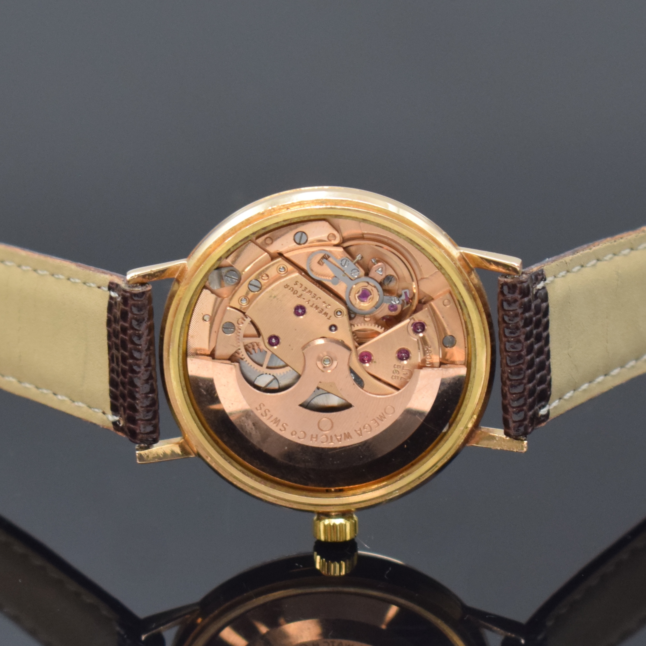 Detail e: OMEGA Armbanduhr im neutralen Gehäuse in RG 750/000, Schweiz um 1969, Automatik, Boden u. Glasrand aufgedr., silb. Zifferbl. m. aufges. Ind., gold. ...