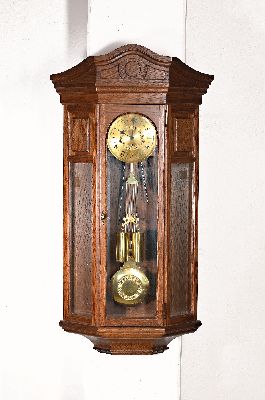Image Wanduhr, mit 3 versch. Melodien, Uhrenmanufaktur Franz Hermle, 1987, Eichengehäuse ...