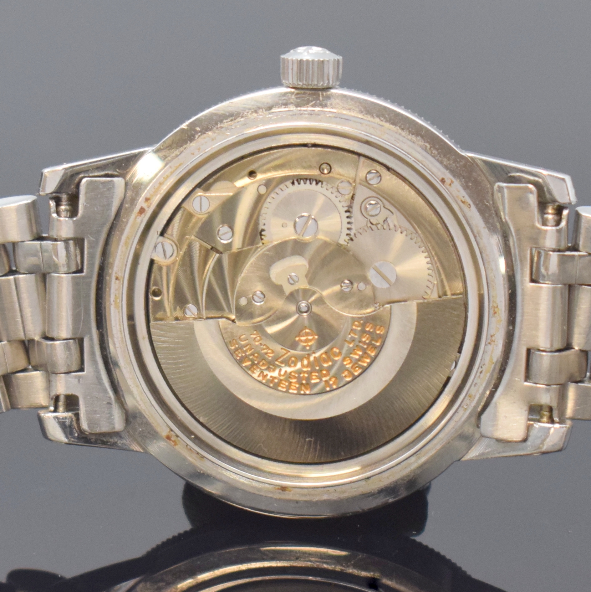 Detail e: ZODIAC Herrenarmbanduhr Sea Wolf, Schweiz um 1967, Edelstahlgeh., Boden aufgedr., orig. Gliederband m. Faltschl. (JB Champion USA), Lünette m. 60er ...