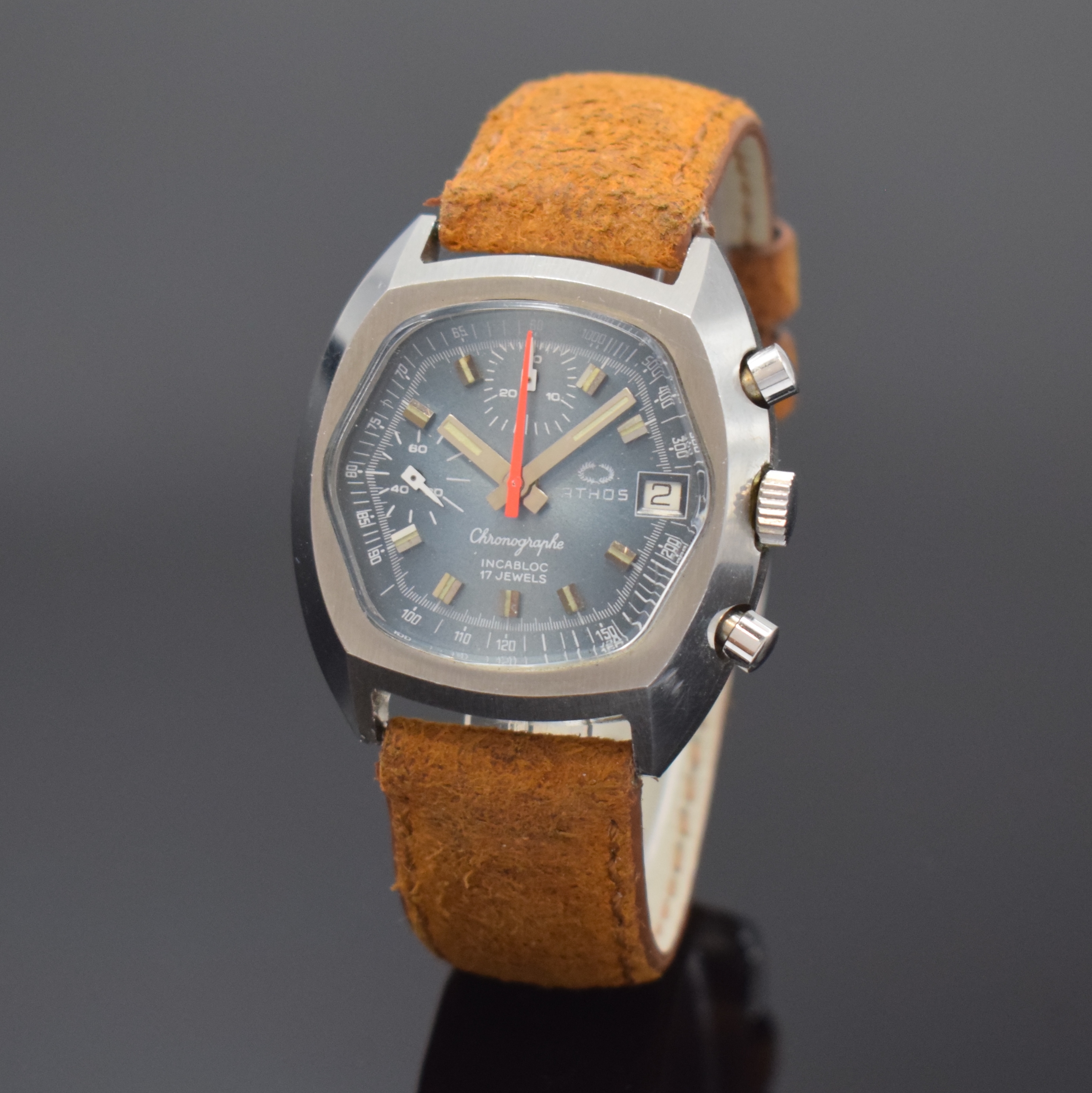 ATHOS Armbandchronograph, Handaufzug, Schweiz um 1970, Edelstahlgeh., Boden verschr., blaues Zifferbl. m. aufgel. Indizes, 30 Min. -Stoppz., Datum, ...