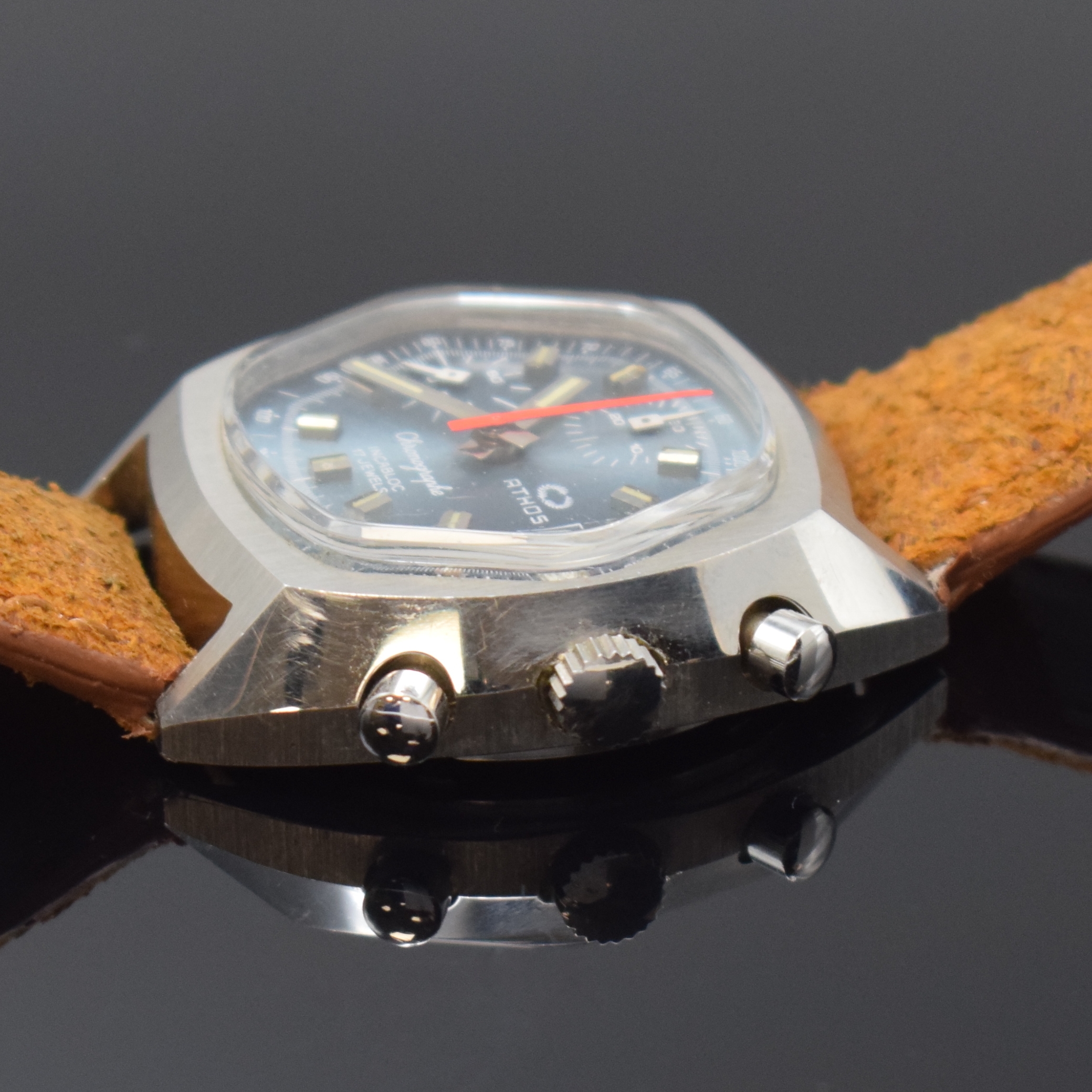 Detail b: ATHOS Armbandchronograph, Handaufzug, Schweiz um 1970, Edelstahlgeh., Boden verschr., blaues Zifferbl. m. aufgel. Indizes, 30 Min. -Stoppz., Datum, ...