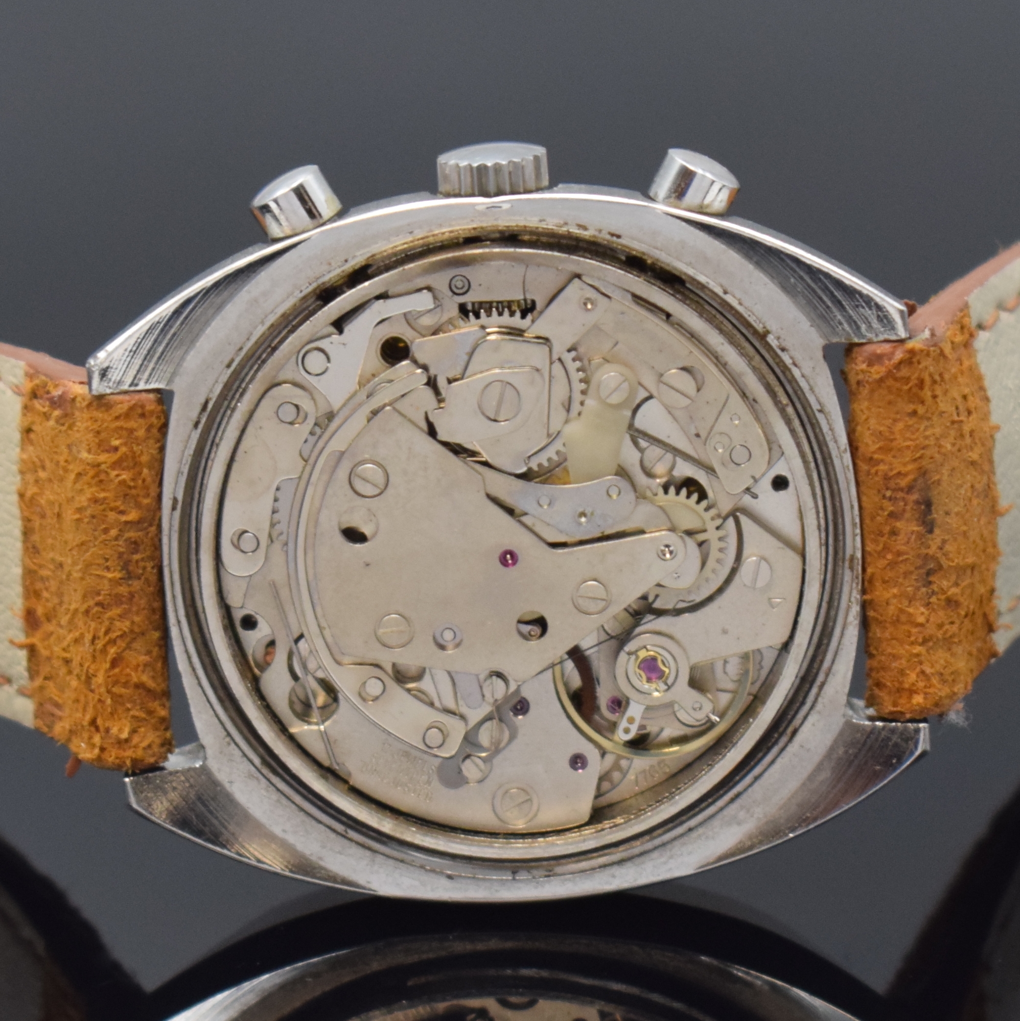 Detail d: ATHOS Armbandchronograph, Handaufzug, Schweiz um 1970, Edelstahlgeh., Boden verschr., blaues Zifferbl. m. aufgel. Indizes, 30 Min. -Stoppz., Datum, ...