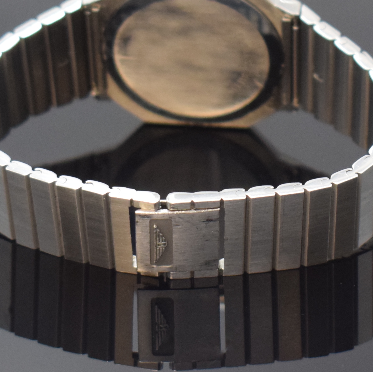 Detail b: LONGINES Armbanduhr Referenz 4842 950, Schweiz um 1980, quarz, octagonale, z. T. verg. Edelstahlgeh. inkl. Gliederband, Boden aufgedr., emailfarb. ...
