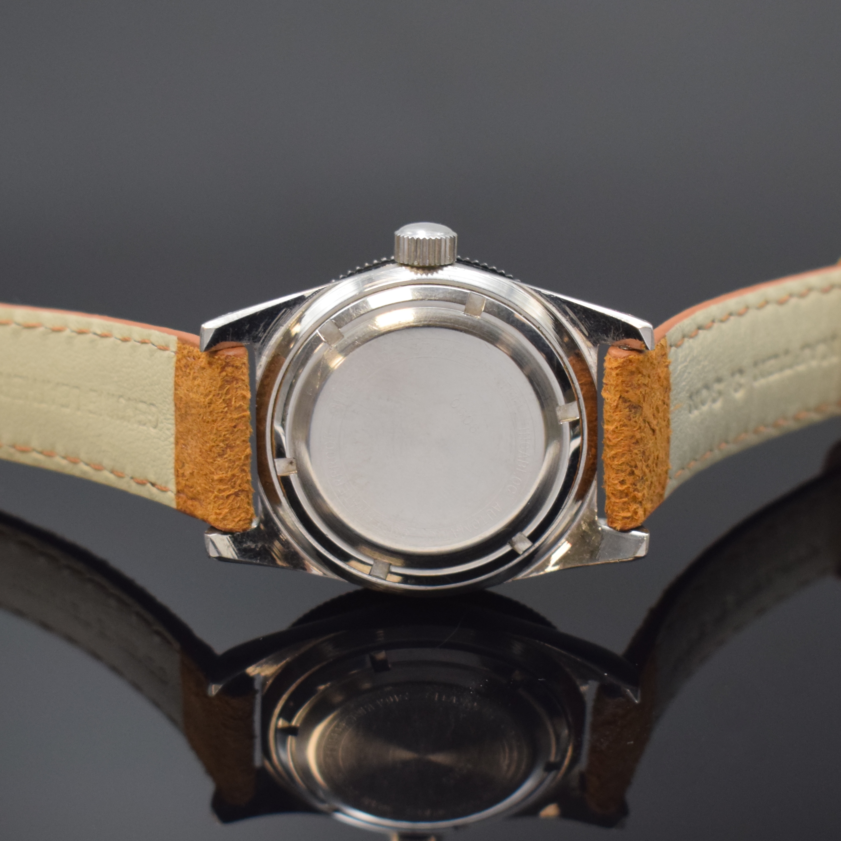 Detail c: DANIEL PERRET Herrenarmbanduhr, Schweiz um 1960, Automatik, Edelstahlgeh., Boden und Krone verschr., beids. drehb. Lünette m. 60er Teilung, ...
