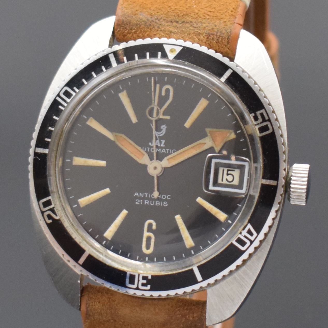 Detail a: JAZ Armbanduhr in Stahl, Frankreich um 1965, Automatik, Boden verschr., schwarzes Kontrastzifferbl. m. Leuchtindizes, Leuchtzeiger (Leuchtmasse ...