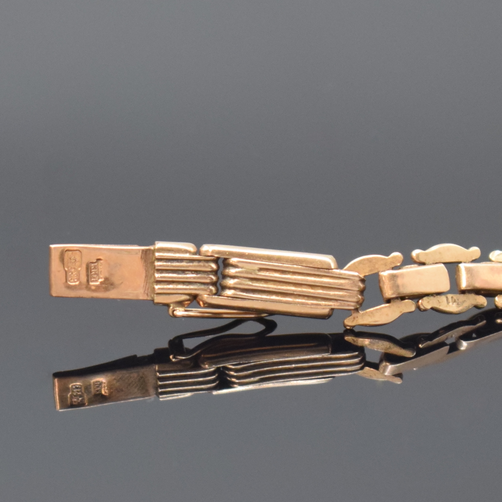 Detail b: Damenarmbanduhr in RG 583/000, Handaufzug, für den russischen Markt, Gliederband mit Kastenschloß und Sicherheitsacht, Boden aufgedr., vers. ...