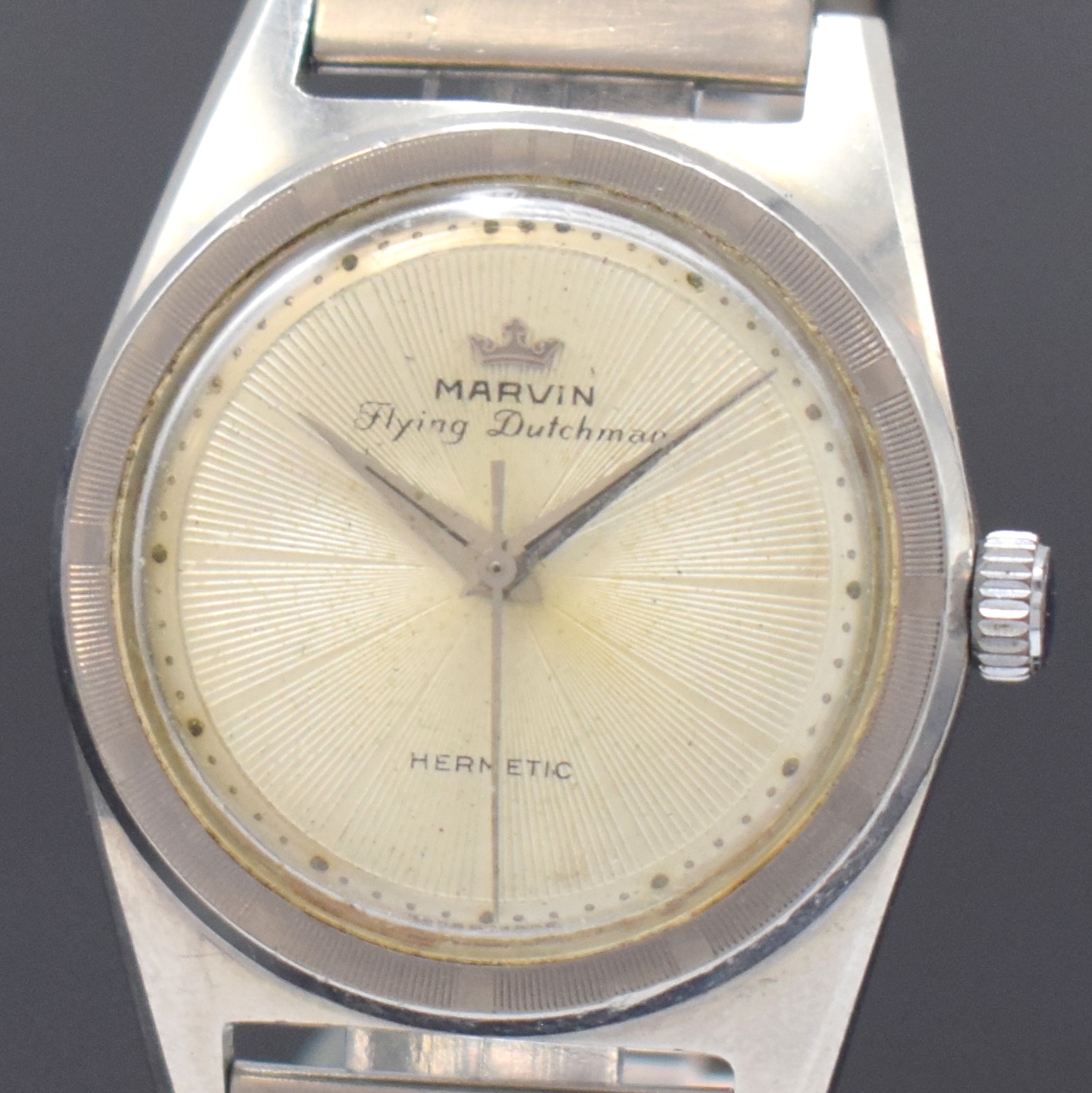 Detail a: MARVIN Flying Dutchman Hermetic Herrenarmbanduhr, Handaufzug, Schweiz um 1950, Edelstahlgeh. inkl. neutr. Gliederband, Boden verschr., Indexlünette, ...