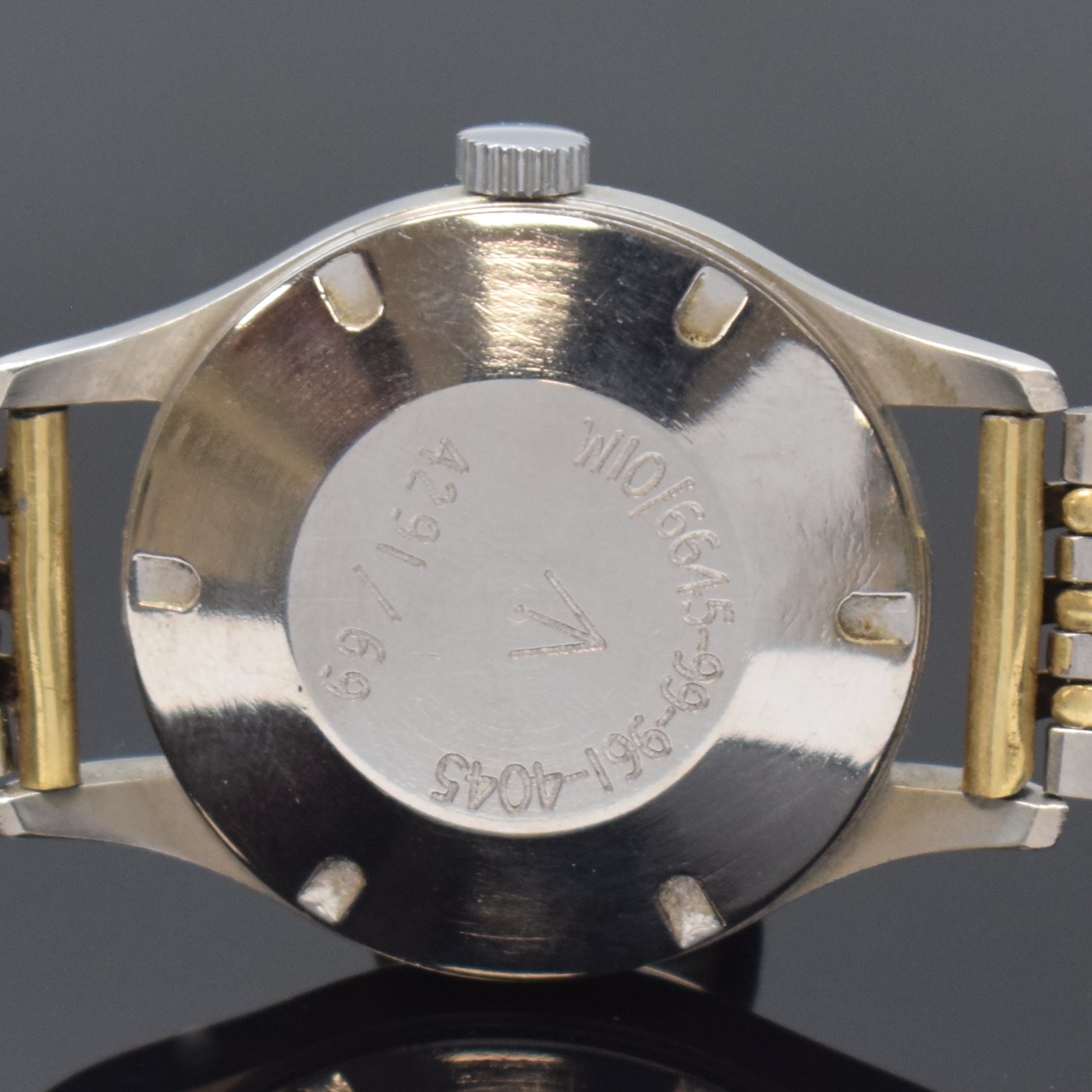 Detail c: SMITHS De Luxe Herrenarmbanduhr für das britische Militär, England um 1969, Handaufzug, Stahlgeh., geschr. Boden sign. WIO/6645-99-961-4045 und ...