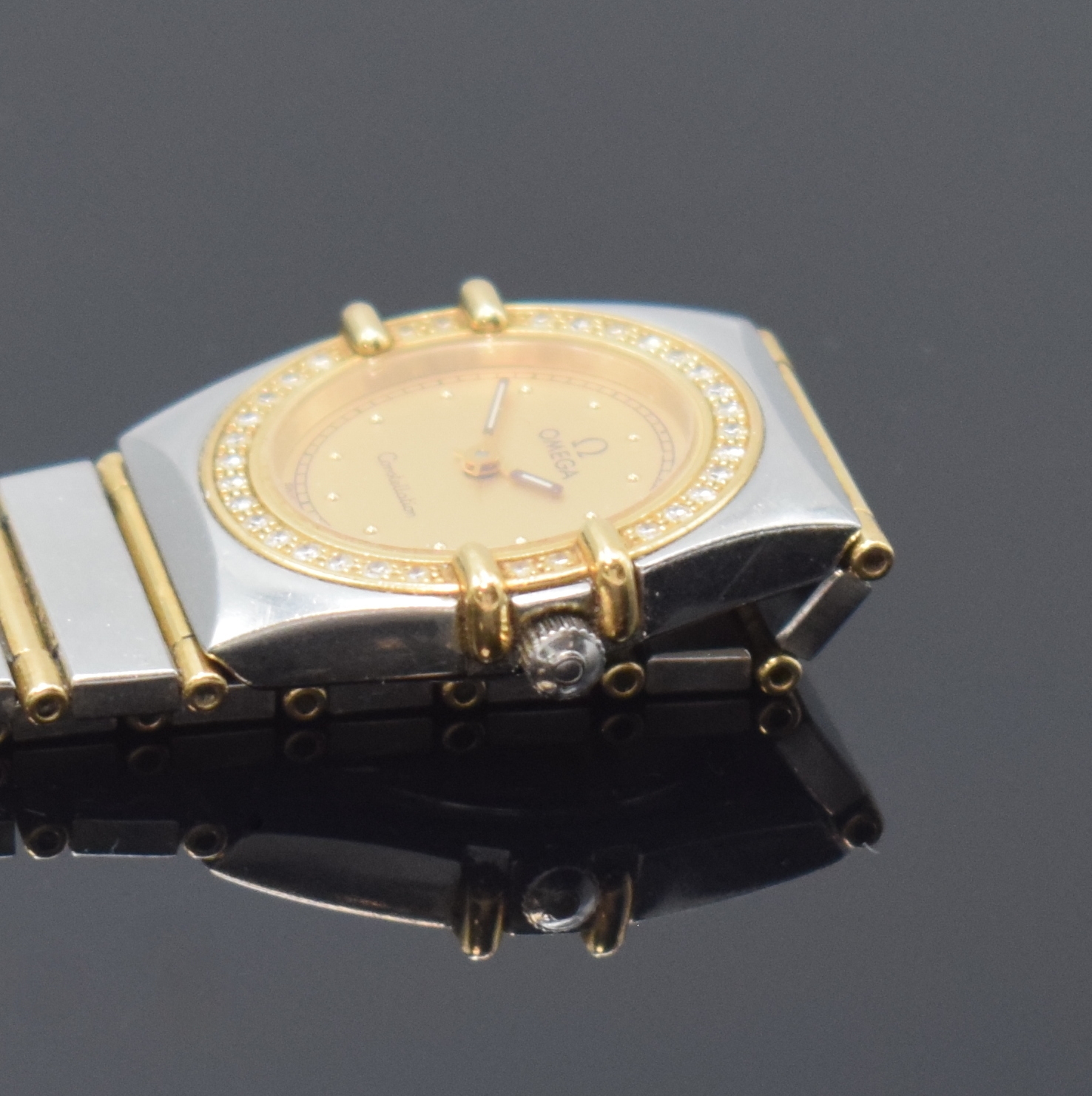Detail c: OMEGA Constellation Damenarmbanduhr Referenz 895.1080.1, Schweiz um 1995, Edelstahl/Gold kombiniert inkl. Gliederband m. Faltschl., Lünette aufw. m. ...
