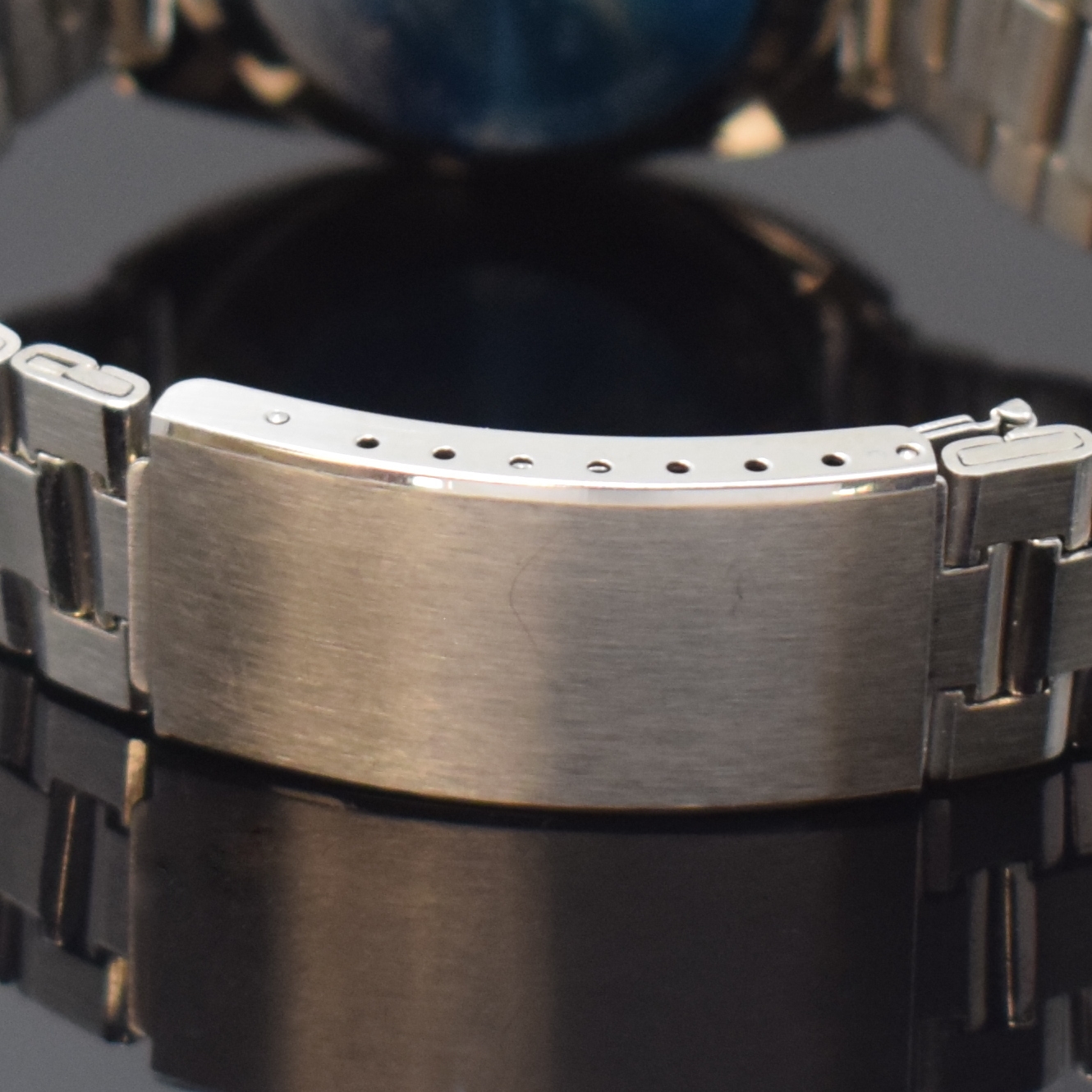 Detail b: ROAMER Searock Automatic nahezu neuwertige Armbanduhr in Stahl/Stahlband, Schweiz um 1970, Automatik, verschr. Geh., unsign. Stahlband, petrol-farb. ...