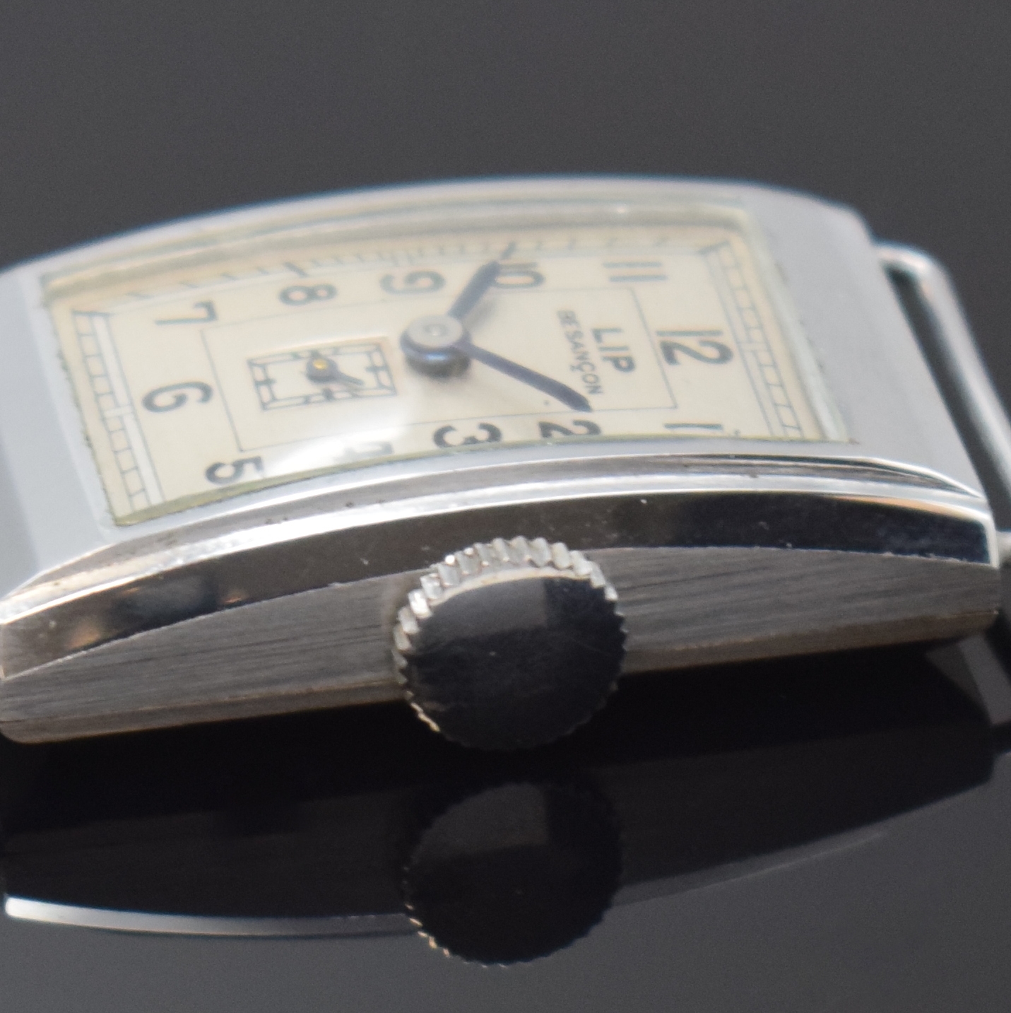 Detail a: LIP T.18 - 2 rechteckige Armbanduhren aus Lagerbestand um 1940, Frankreich, Handaufzug, verchr. Geh. m. aufgedr. Stahlboden, silb. ...