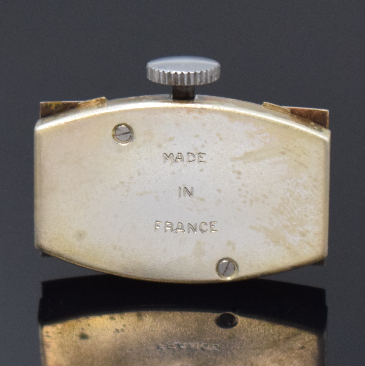 Detail c: LIP T.18 - 2 rechteckige Armbanduhren aus Lagerbestand um 1940, Frankreich, Handaufzug, verchr. Geh. m. aufgedr. Stahlboden, silb. ...