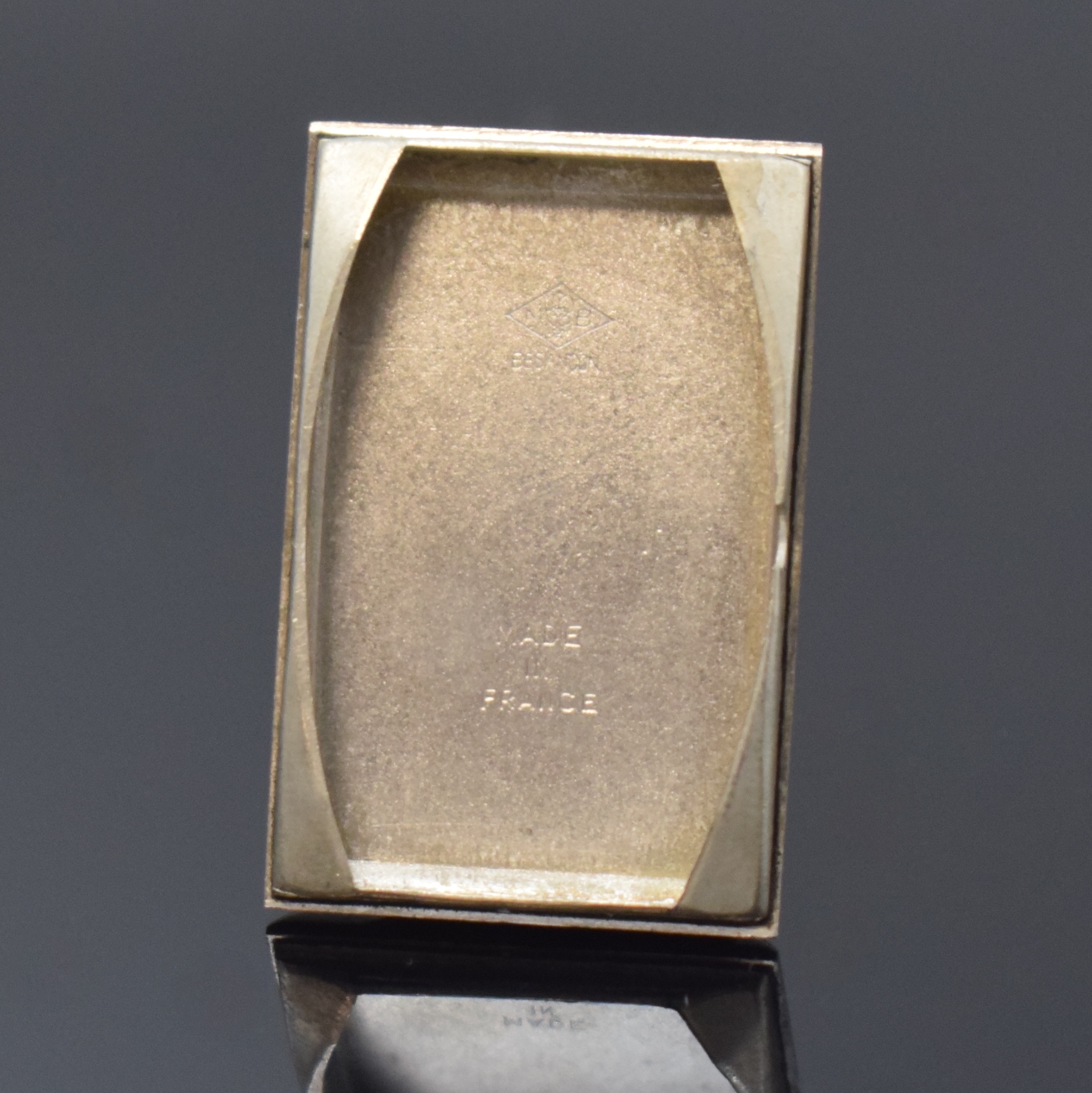 Detail d: LIP T.18 - 2 rechteckige Armbanduhren aus Lagerbestand um 1940, Frankreich, Handaufzug, verchr. Geh. m. aufgedr. Stahlboden, silb. ...