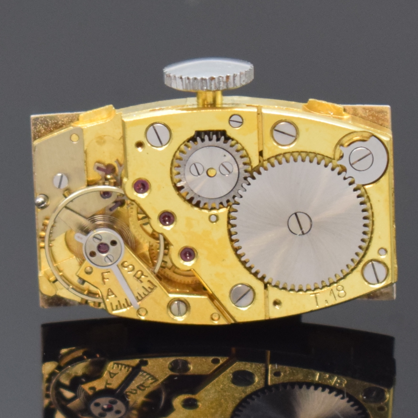 Detail f: LIP T.18 - 2 rechteckige Armbanduhren aus Lagerbestand um 1940, Frankreich, Handaufzug, verchr. Geh. m. aufgedr. Stahlboden, silb. ...
