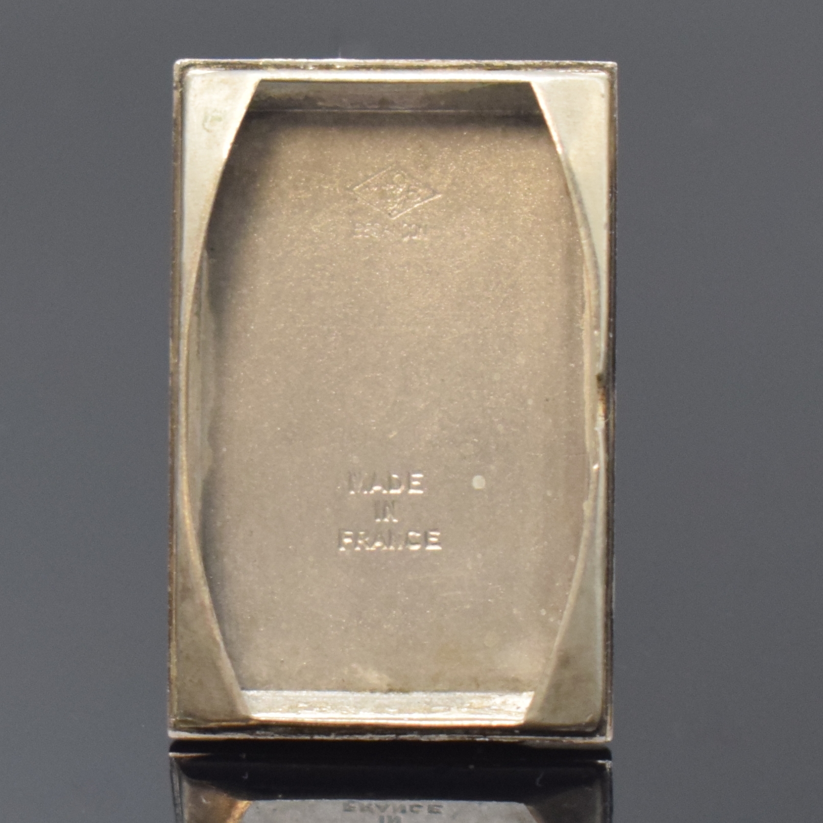 Detail g: LIP T.18 - 2 rechteckige Armbanduhren aus Lagerbestand um 1940, Frankreich, Handaufzug, verchr. Geh. m. aufgedr. Stahlboden, silb. ...