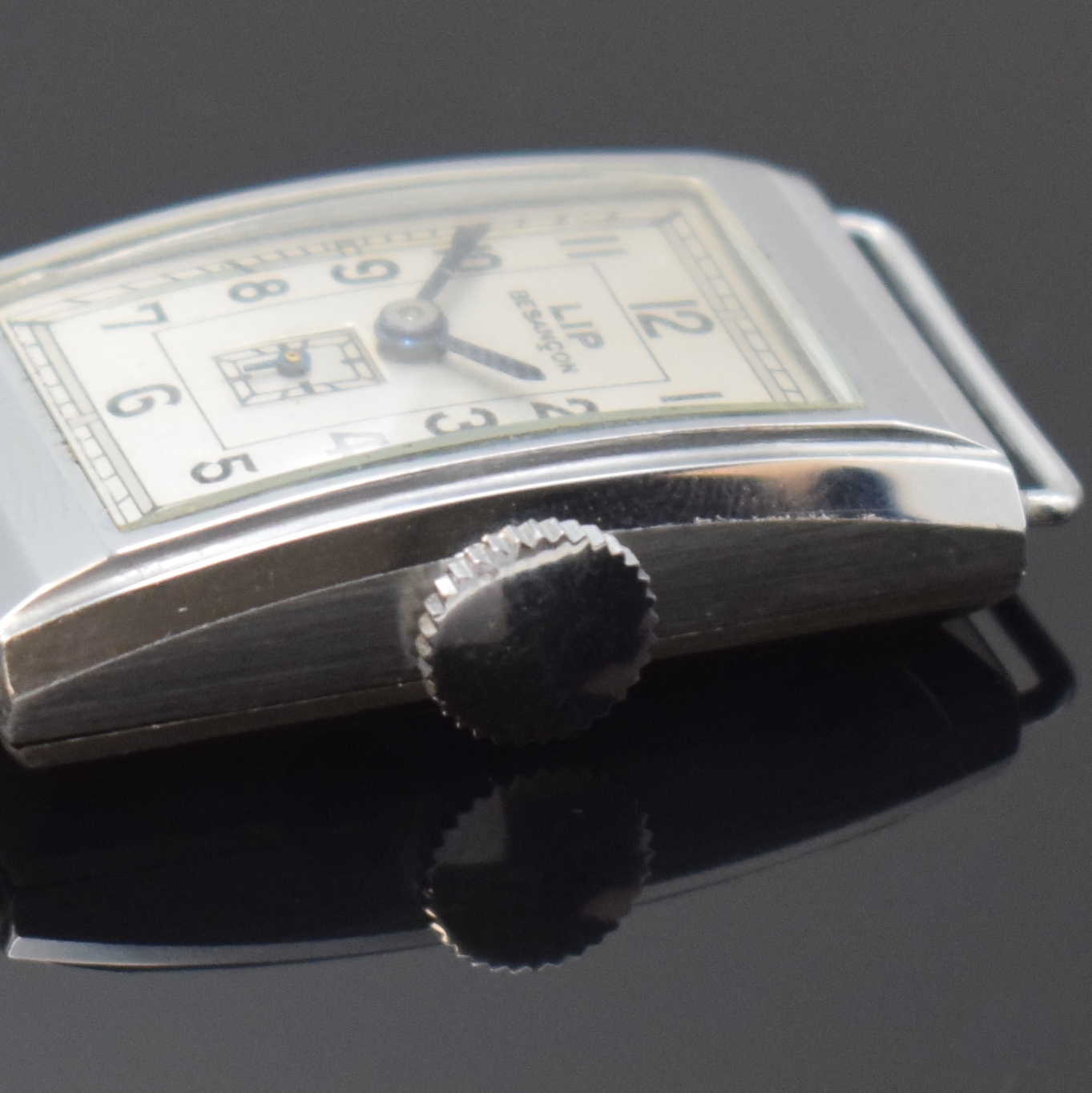 Detail g: LIP T.18 - 2 rechteckige Armbanduhren aus Lagerbestand um 1940, Frankreich, Handaufzug, verchr. Geh. m. aufgedr. Stahlböden, silb. ...