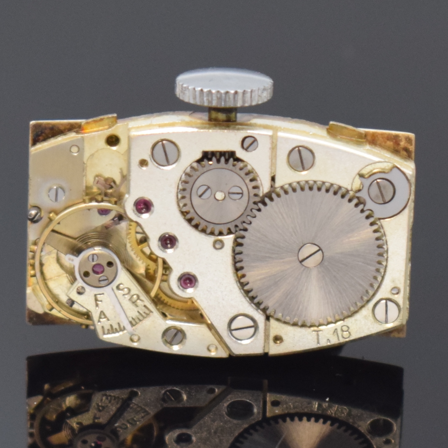 Detail i: LIP T.18 - 2 rechteckige Armbanduhren aus Lagerbestand um 1940, Frankreich, Handaufzug, verchr. Geh. m. aufgedr. Stahlböden, silb. ...