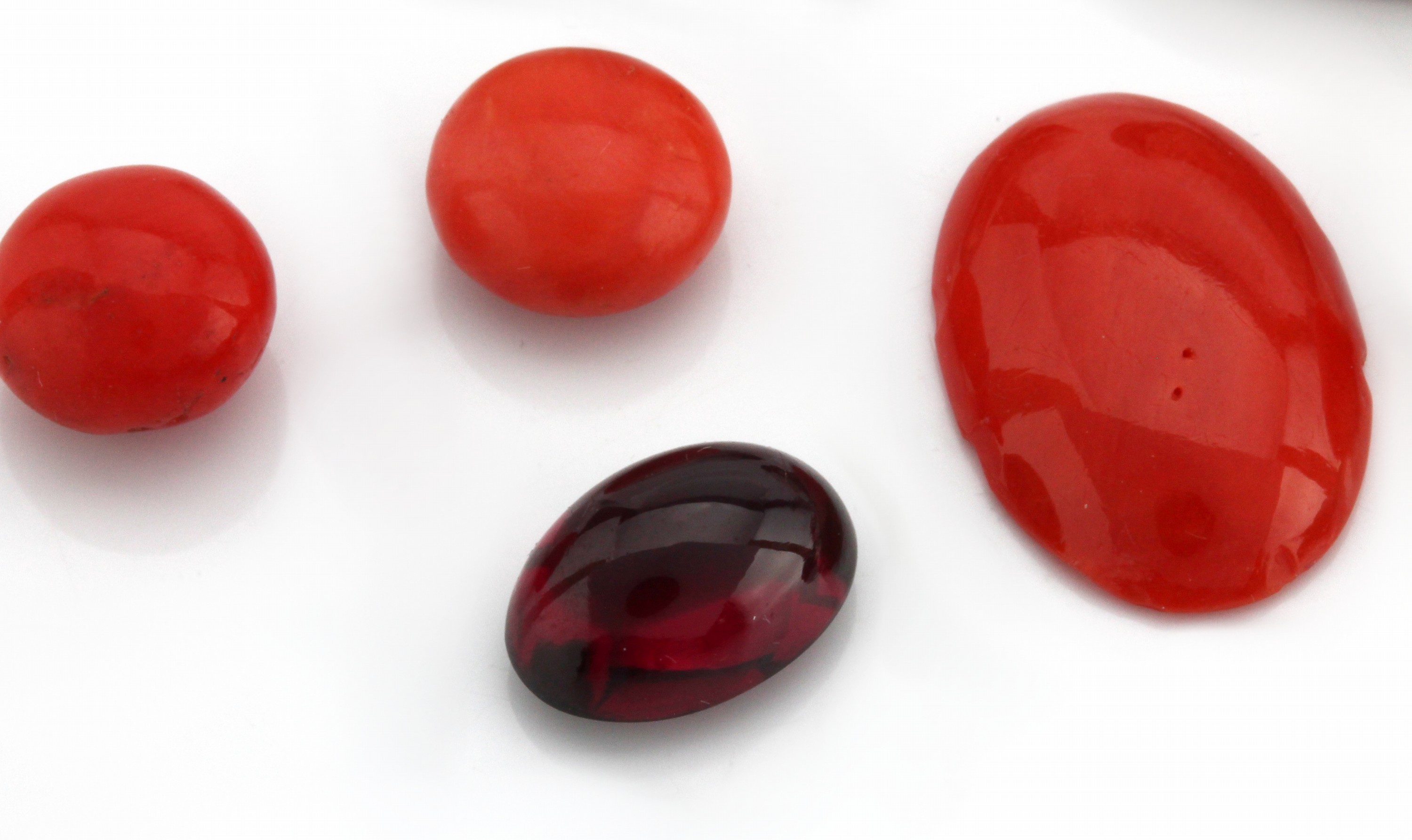Detail a: Lot lose Farbsteine, 2 x facett. Rauchquarz, 1x ovalfacett., 1 x Treppenschliff zus. ca. 48.0 ct, 1 x Grünachat-Cabochon ca. 6.91 ct, 2x ...