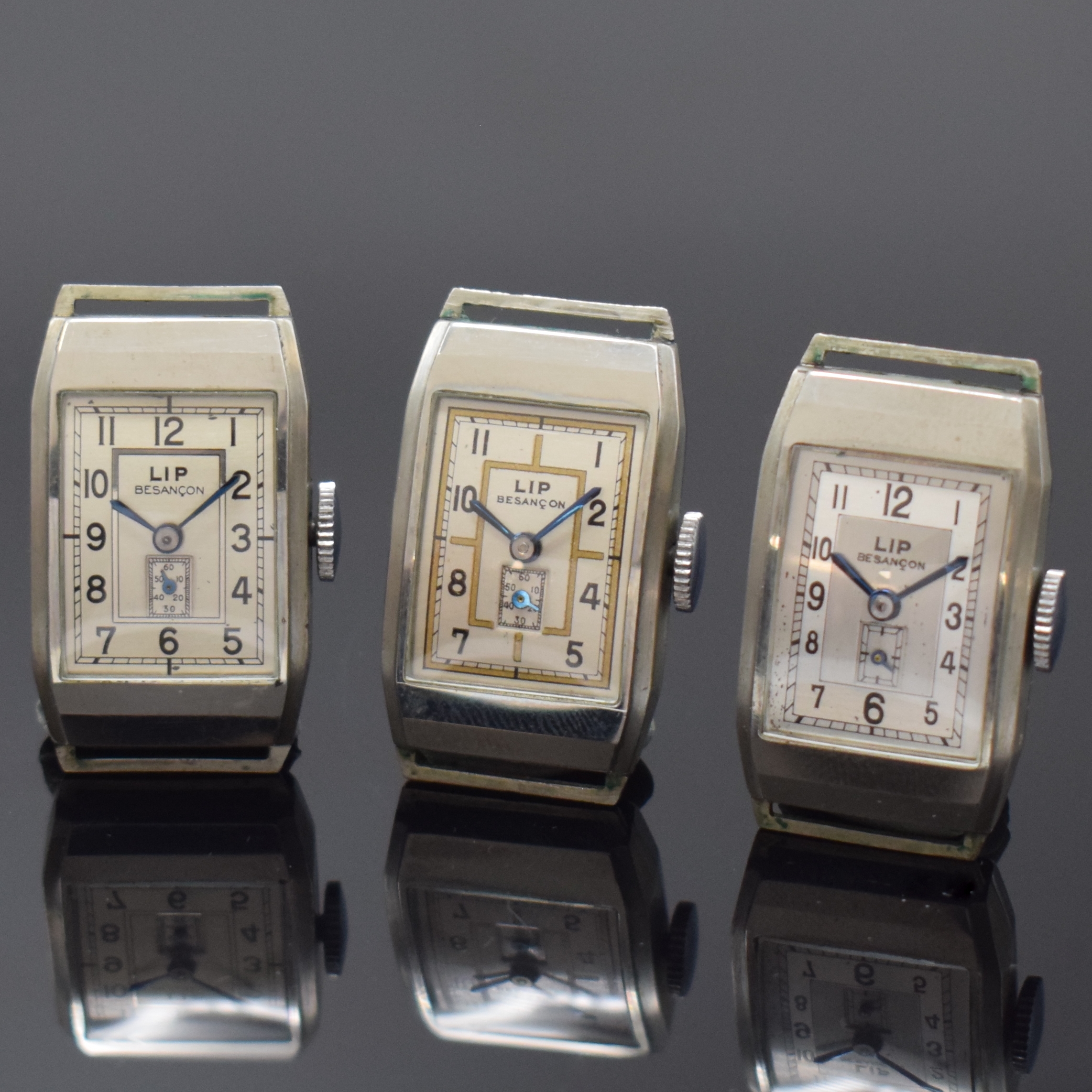 LIP T.18 - 3 rechteckige Armbanduhren aus Lagerbestand um 1940, Frankreich, Handaufzug, Nickelgeh. m. aufgedr. Stahlböden, silb. Art-Deco ...