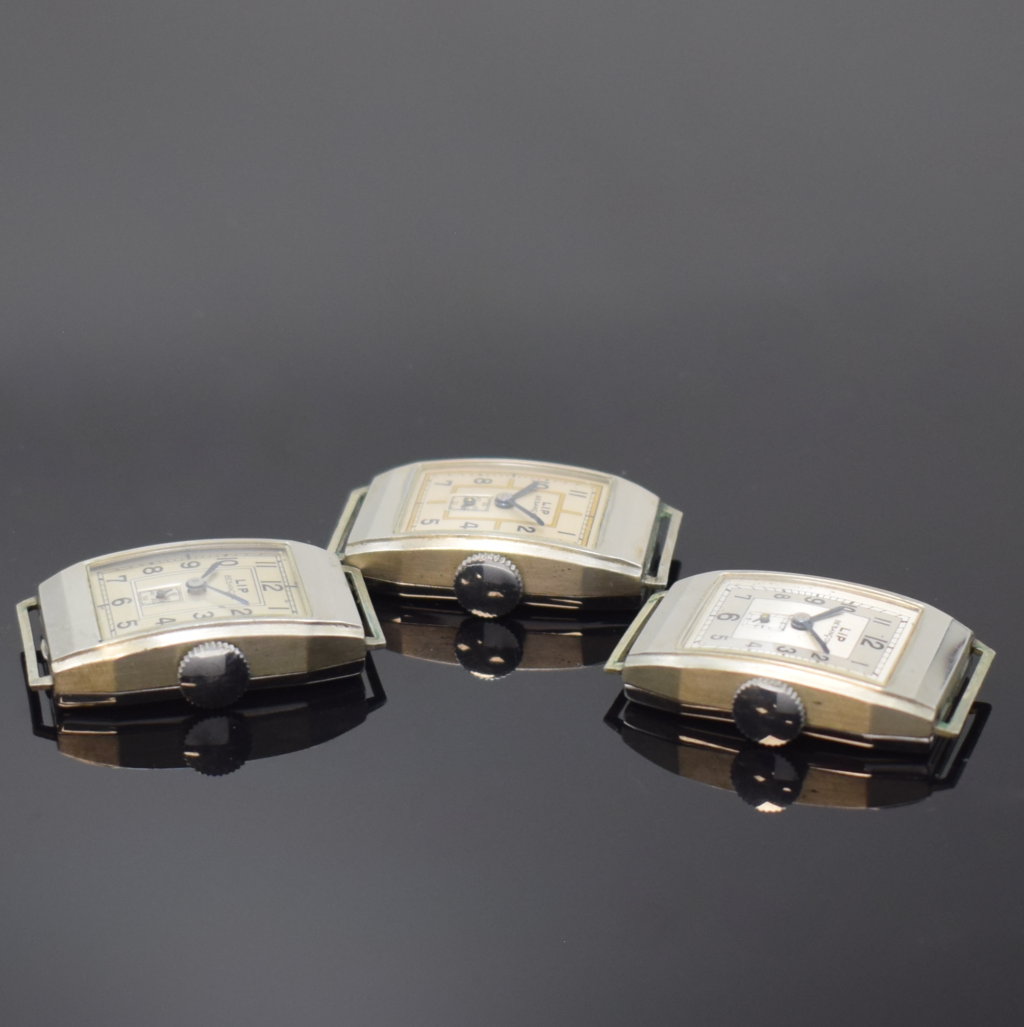 Detail b: LIP T.18 - 3 rechteckige Armbanduhren aus Lagerbestand um 1940, Frankreich, Handaufzug, Nickelgeh. m. aufgedr. Stahlböden, silb. Art-Deco ...