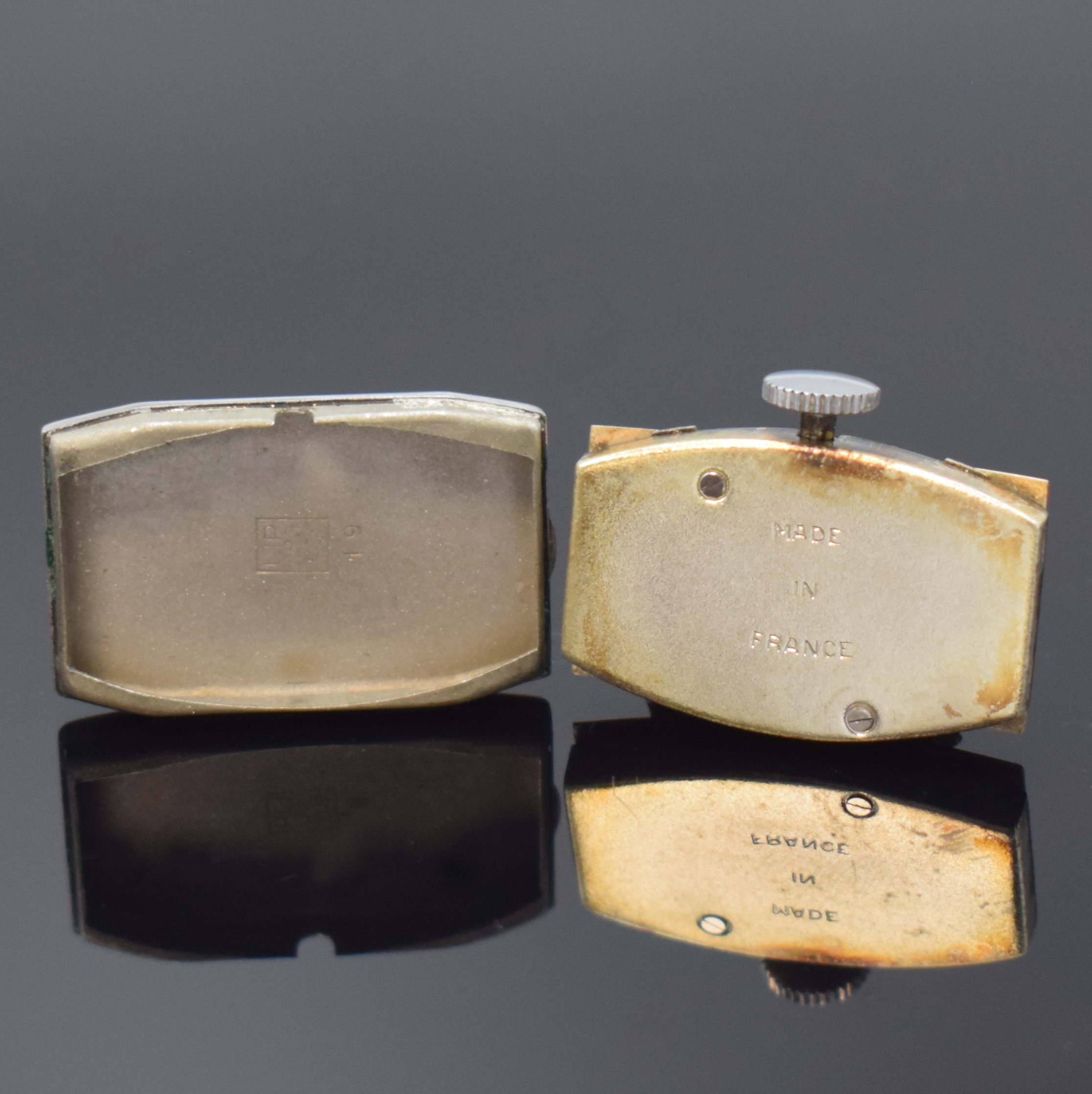 Detail c: LIP T.18 - 3 rechteckige Armbanduhren aus Lagerbestand um 1940, Frankreich, Handaufzug, Nickelgeh. m. aufgedr. Stahlböden, silb. Art-Deco ...