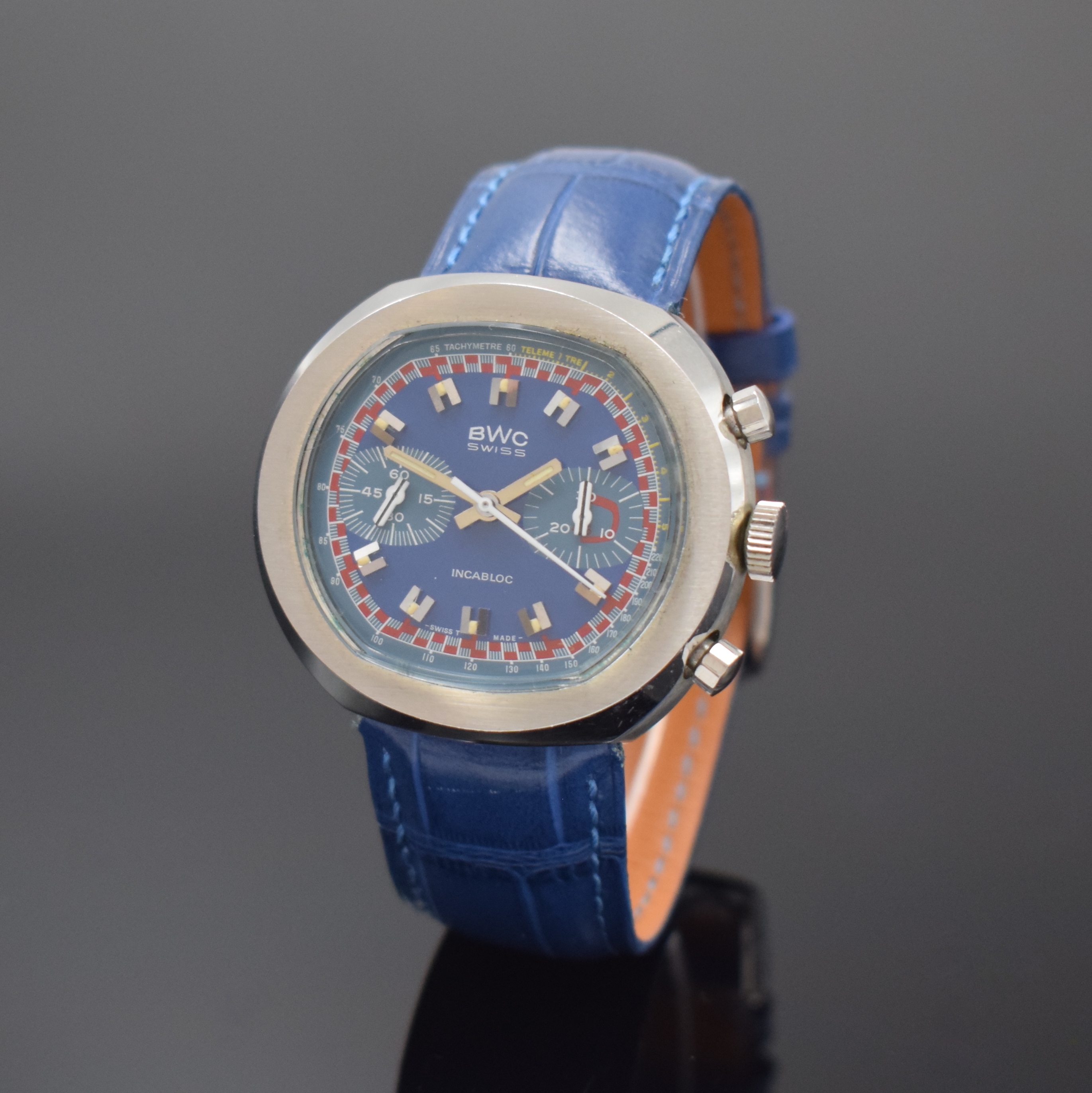 BWC Armbandchronograph in Stahl im typischen 1970er Jahre Design, Schweiz um 1975, Handaufzug, quer-ovales Geh., Boden verschr., blaues ...