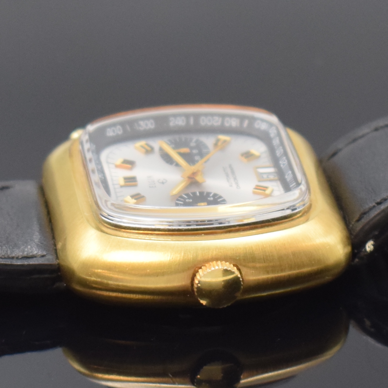 Detail b: ELGIN Kaliber 12 Herrenchronograph im 1970er- Jahre Design, Schweiz um 1975, Automatik, vergold. TV-Screen Geh., verschr. Stahlboden, ...