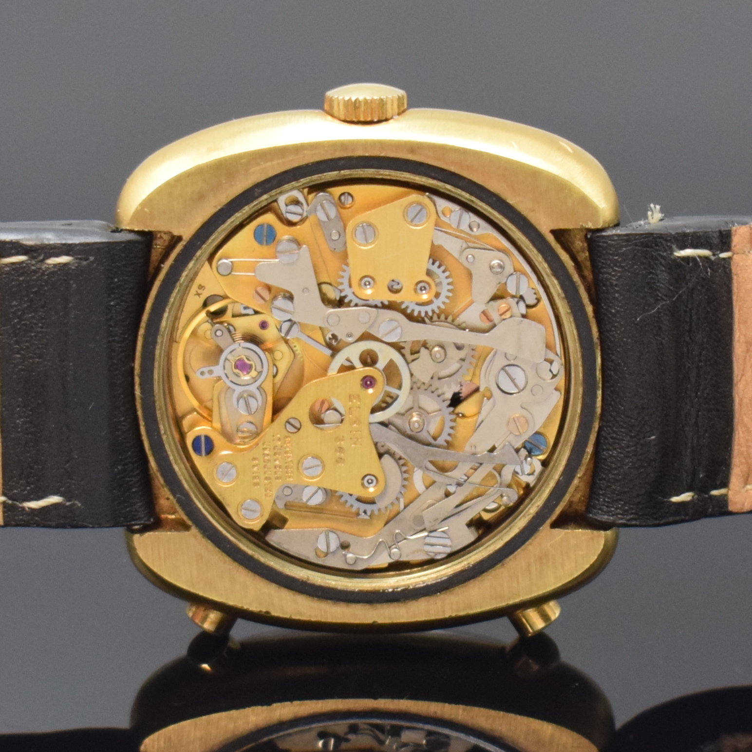 Detail e: ELGIN Kaliber 12 Herrenchronograph im 1970er- Jahre Design, Schweiz um 1975, Automatik, vergold. TV-Screen Geh., verschr. Stahlboden, ...