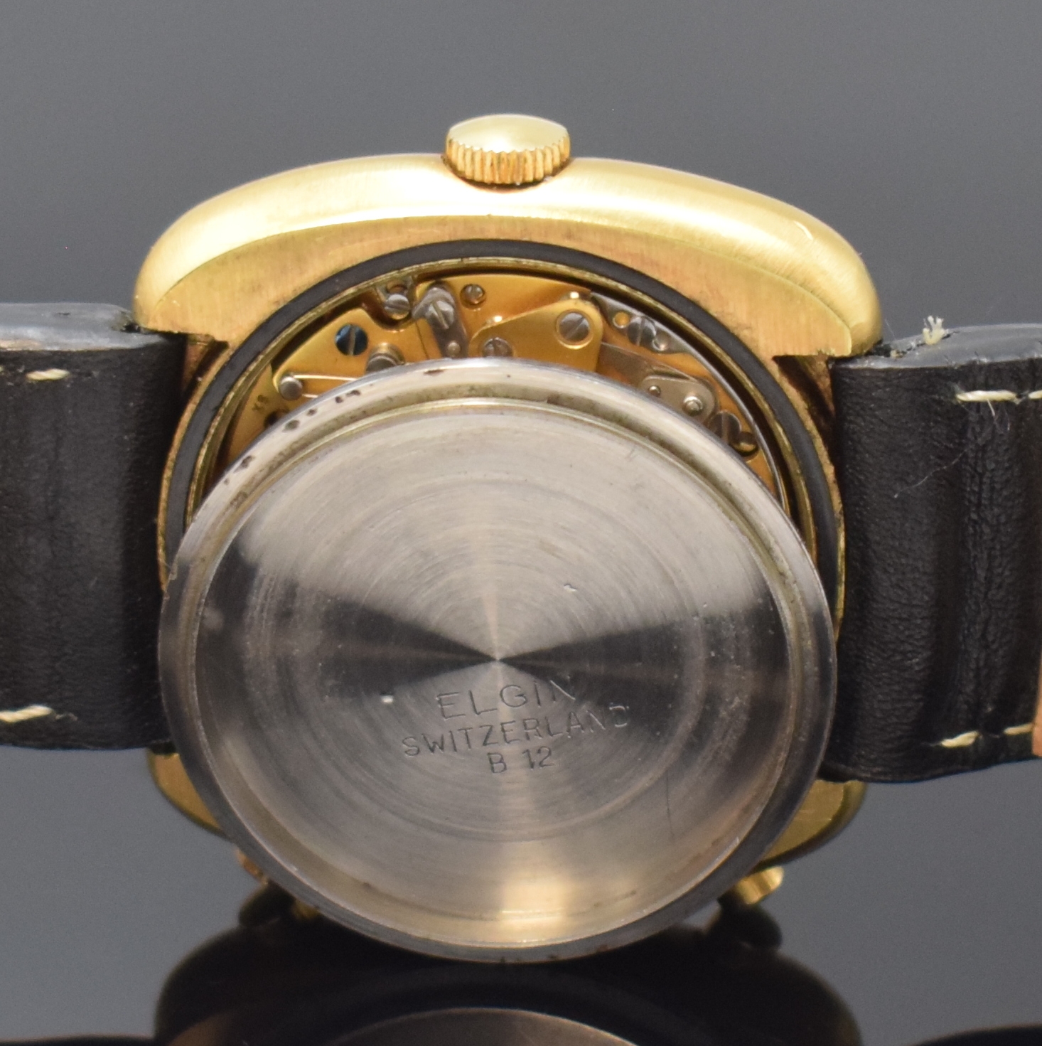 Detail f: ELGIN Kaliber 12 Herrenchronograph im 1970er- Jahre Design, Schweiz um 1975, Automatik, vergold. TV-Screen Geh., verschr. Stahlboden, ...