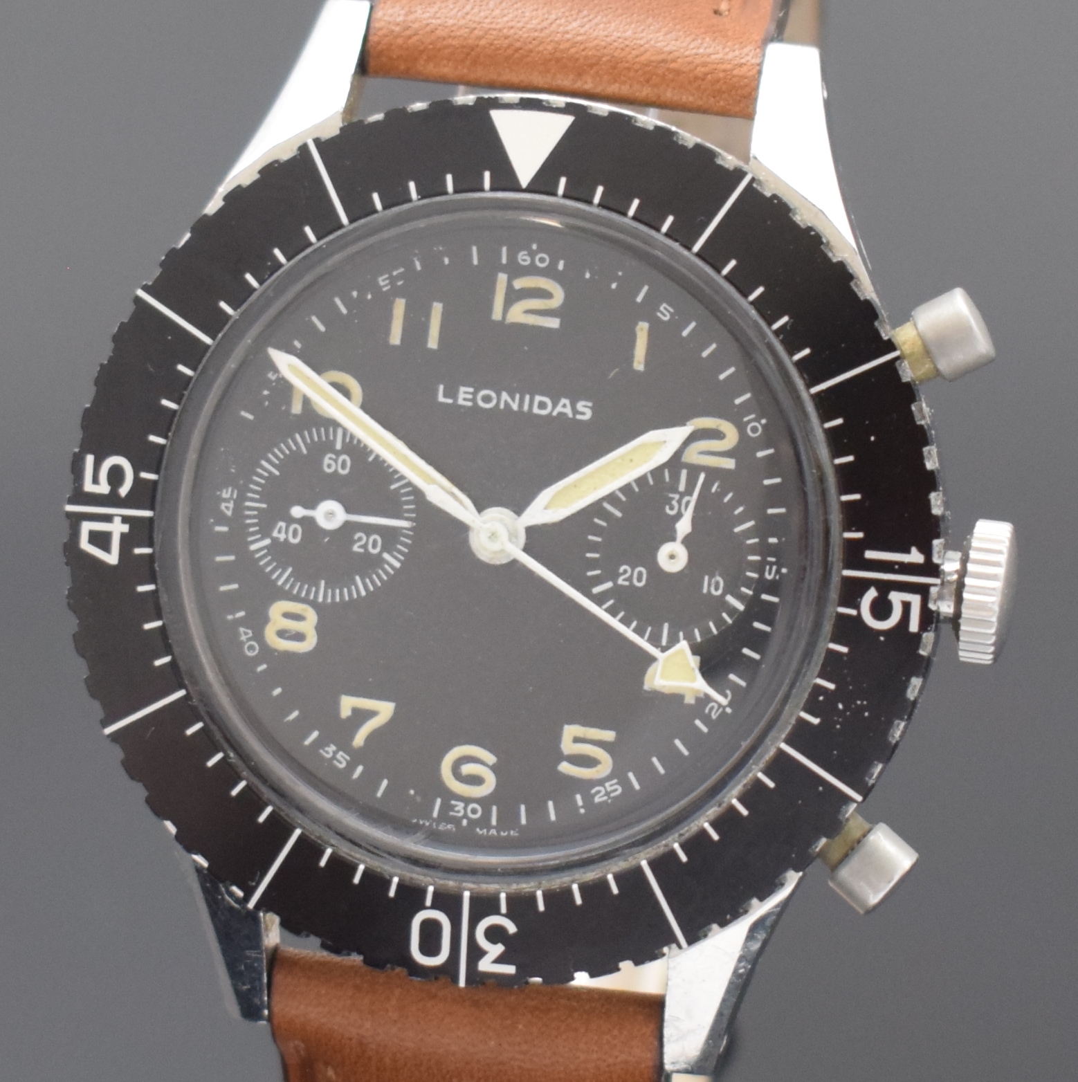 Detail a: LEONIDAS Chronometro Tipo CP-2 Flyback Fliegerchronograph des italienischen Militärs, Schweiz um 1965, Handaufzug, 4-fach verschr. Stahlgeh. m. ...