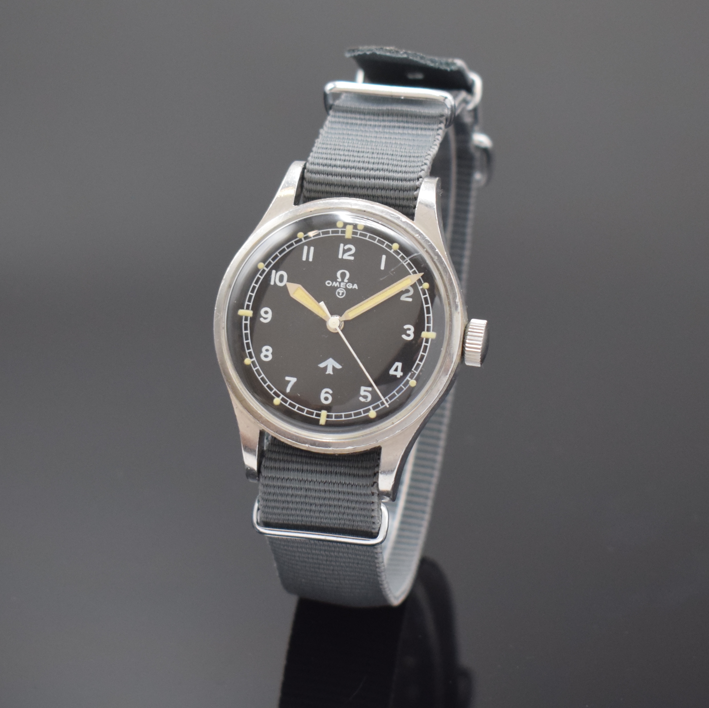 OMEGA Referenz 2777-1 Fliegeruhr der englischen Luftwaffe in Stahl, Schweiz um 1953, Handaufzug, 2-tlg. Geh., verschr. Boden m. Militär-Grav., ...