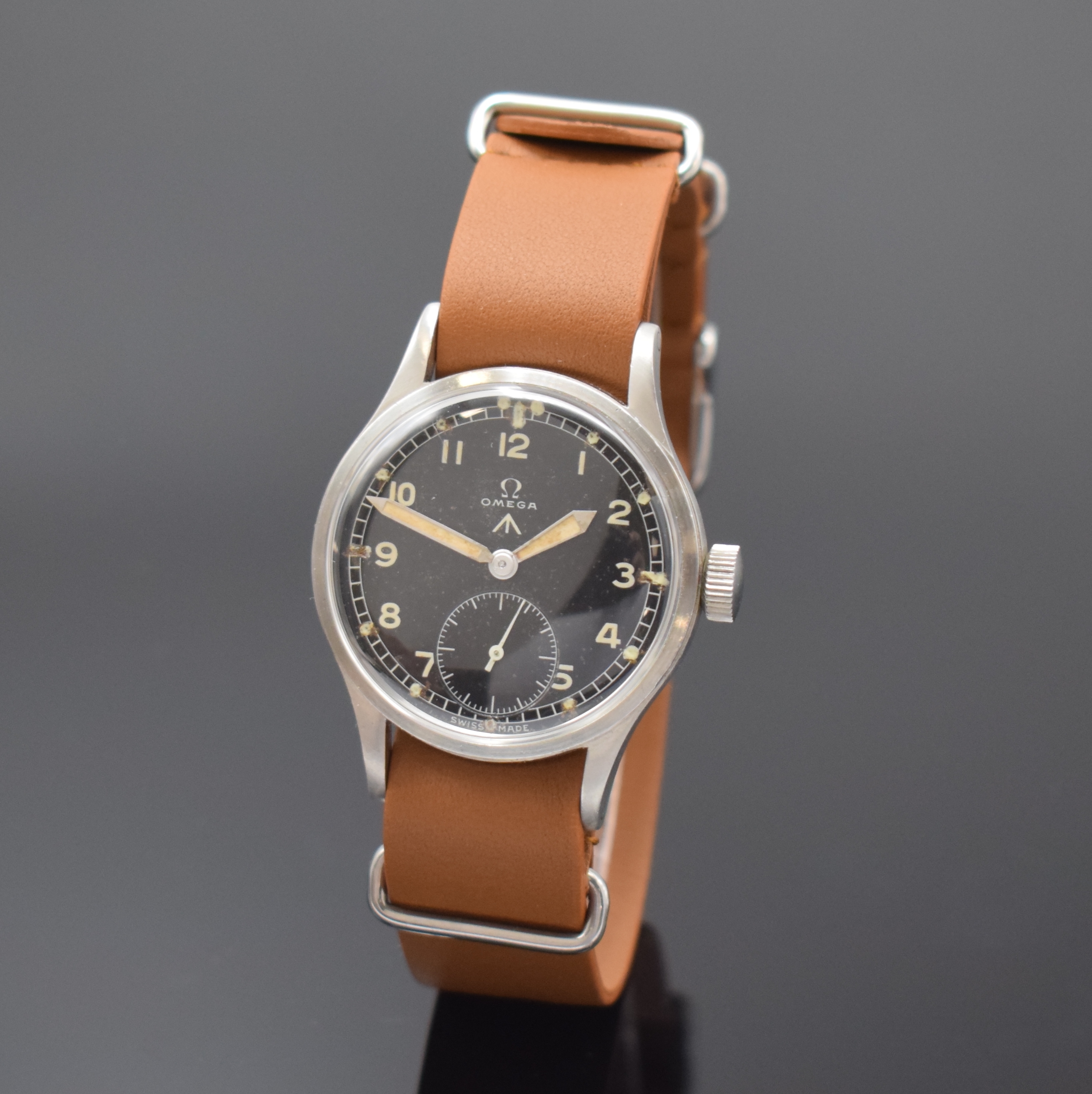 OMEGA Mark X Militär-Armbanduhr der britischen Streitkräfte in Stahl, Schweiz um 1945, Handaufzug, 2-tlg. Geh., verschr. Boden m. Militär-Grav., ...