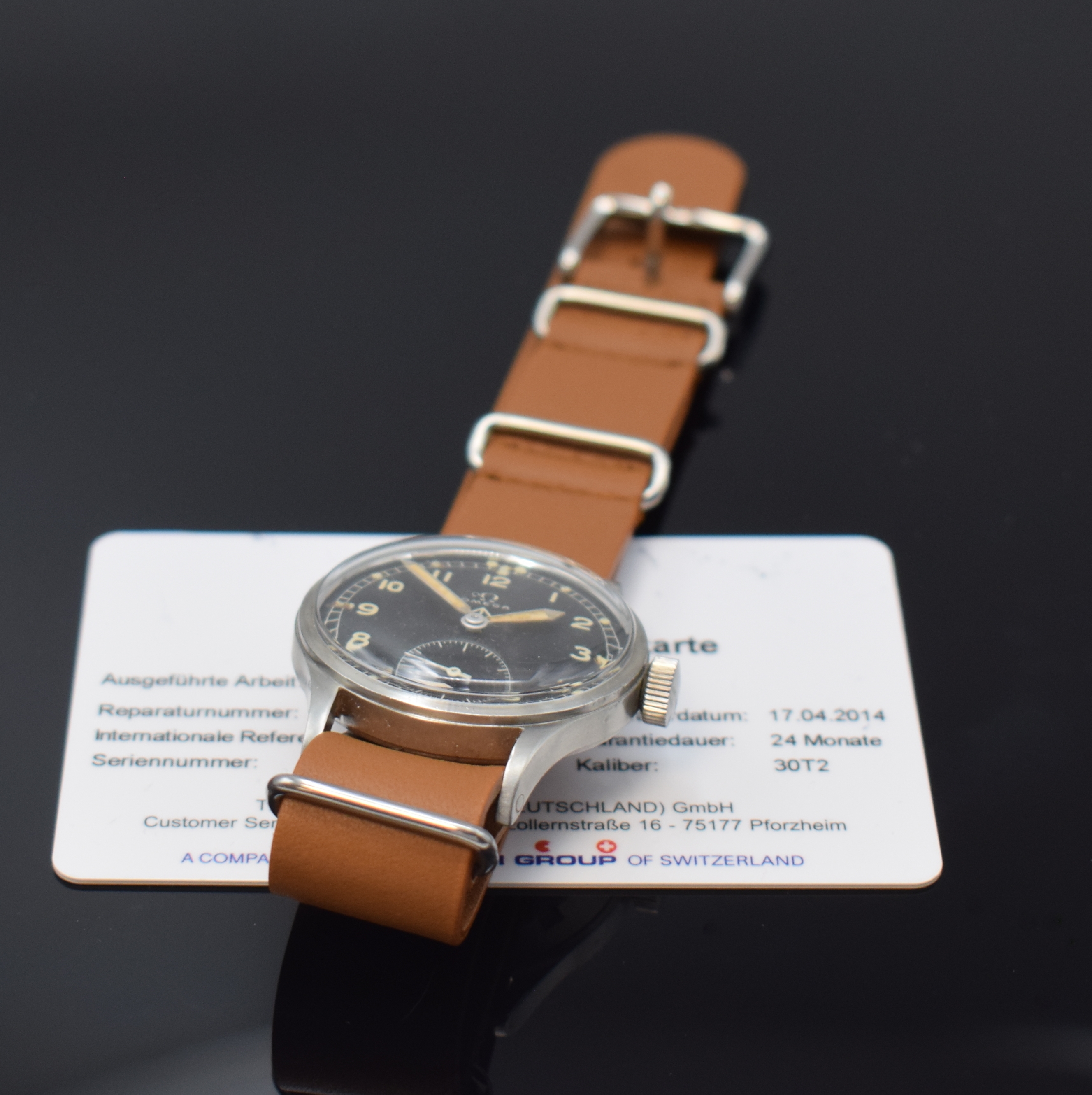 Detail f: OMEGA Mark X Militär-Armbanduhr der britischen Streitkräfte in Stahl, Schweiz um 1945, Handaufzug, 2-tlg. Geh., verschr. Boden m. Militär-Grav., ...