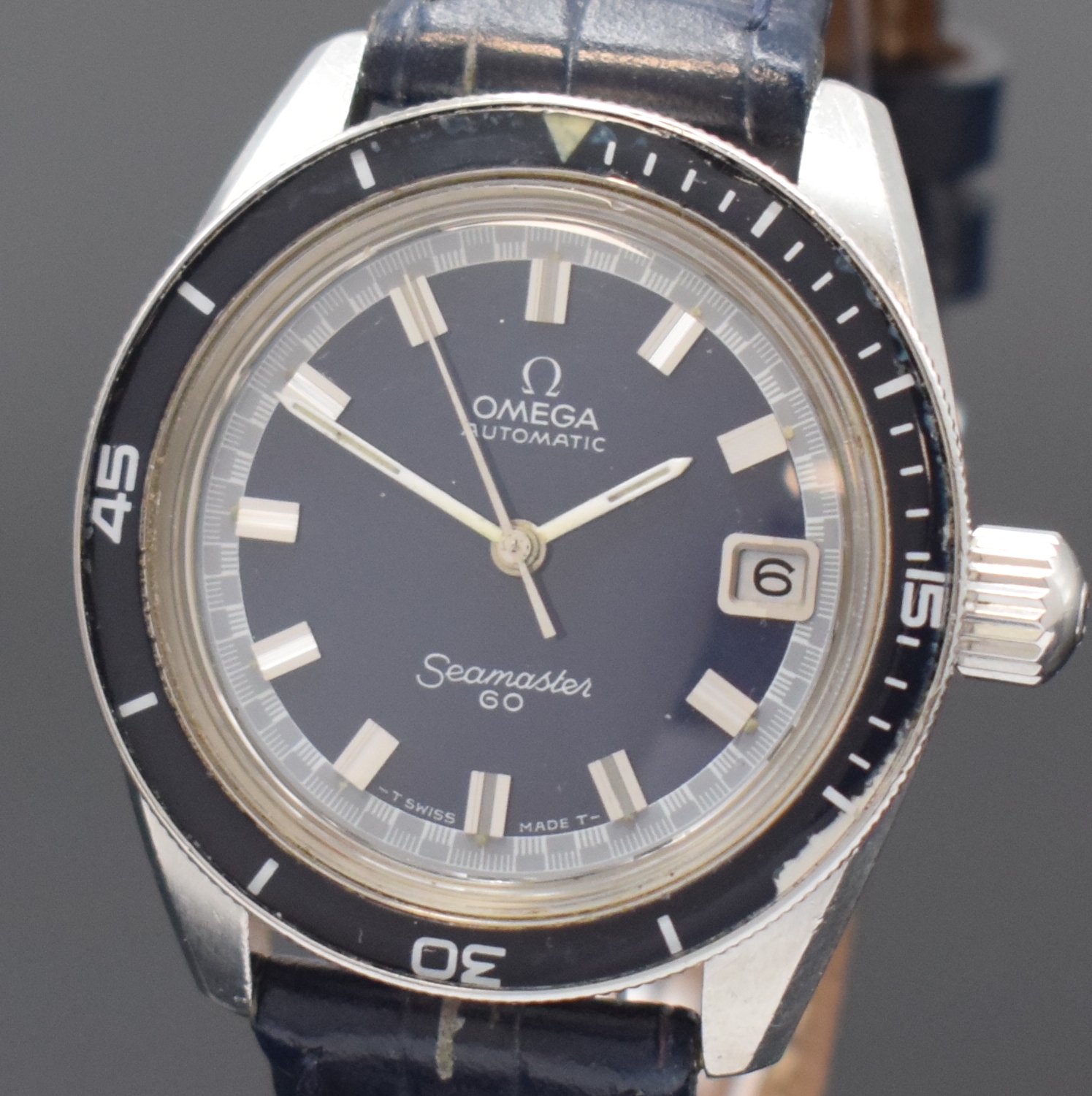 Detail a: OMEGA Seamaster 60 Herrenarmbanduhr in Stahl Referenz 166.062, Schweiz um 1970, Automatik, unpoliertes Geh., Boden u. Krone verschr., blaue ...