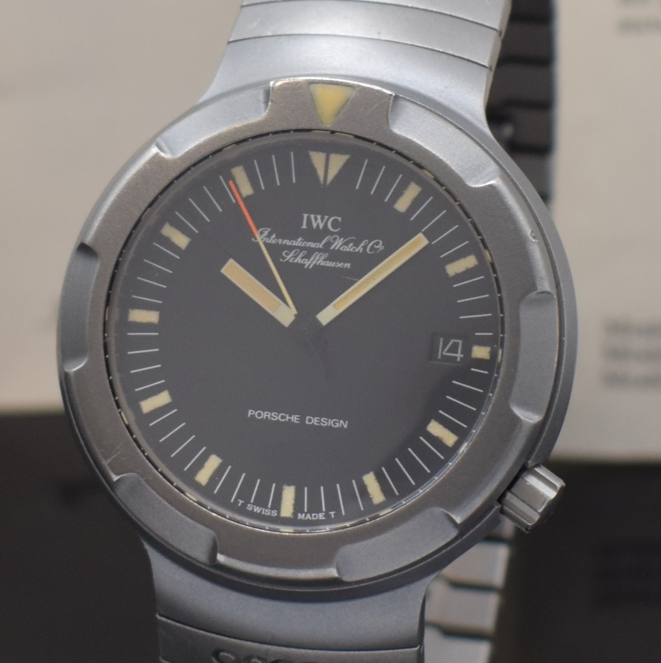 Detail a: IWC Ocean 2000 Ref. 3500/3504 Taucheruhr in Titan mit Box und Papier, Schweiz lt. orig. Papier verk. 1986, Automatik, mattiertes Geh. m. integr. ...
