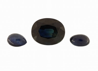 Image 26888936 - Lot 3 lose Saphire, 1 x ovalfacett., ca. 6.07 ct, 2 x tropfenf. Cabochons zus. ca. ...