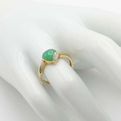 26888990a - Ring mit Chrysopras und Diamanten, GG 585/ 000, herzf. Chrysopras, Diam. zus. ca. 0.01 ...