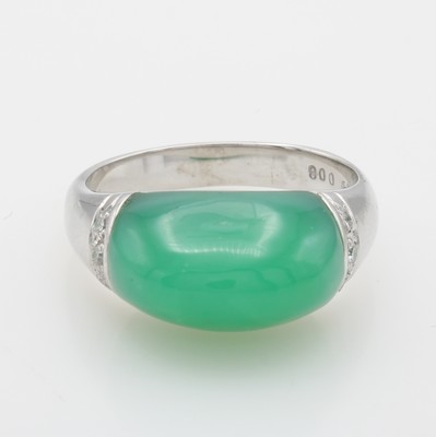 Image 26888991 - Ring mit Chrysopras und Diamanten, WG 585/ 000, hoher Chrysoprascabochon, Diam. zus. ca. ...