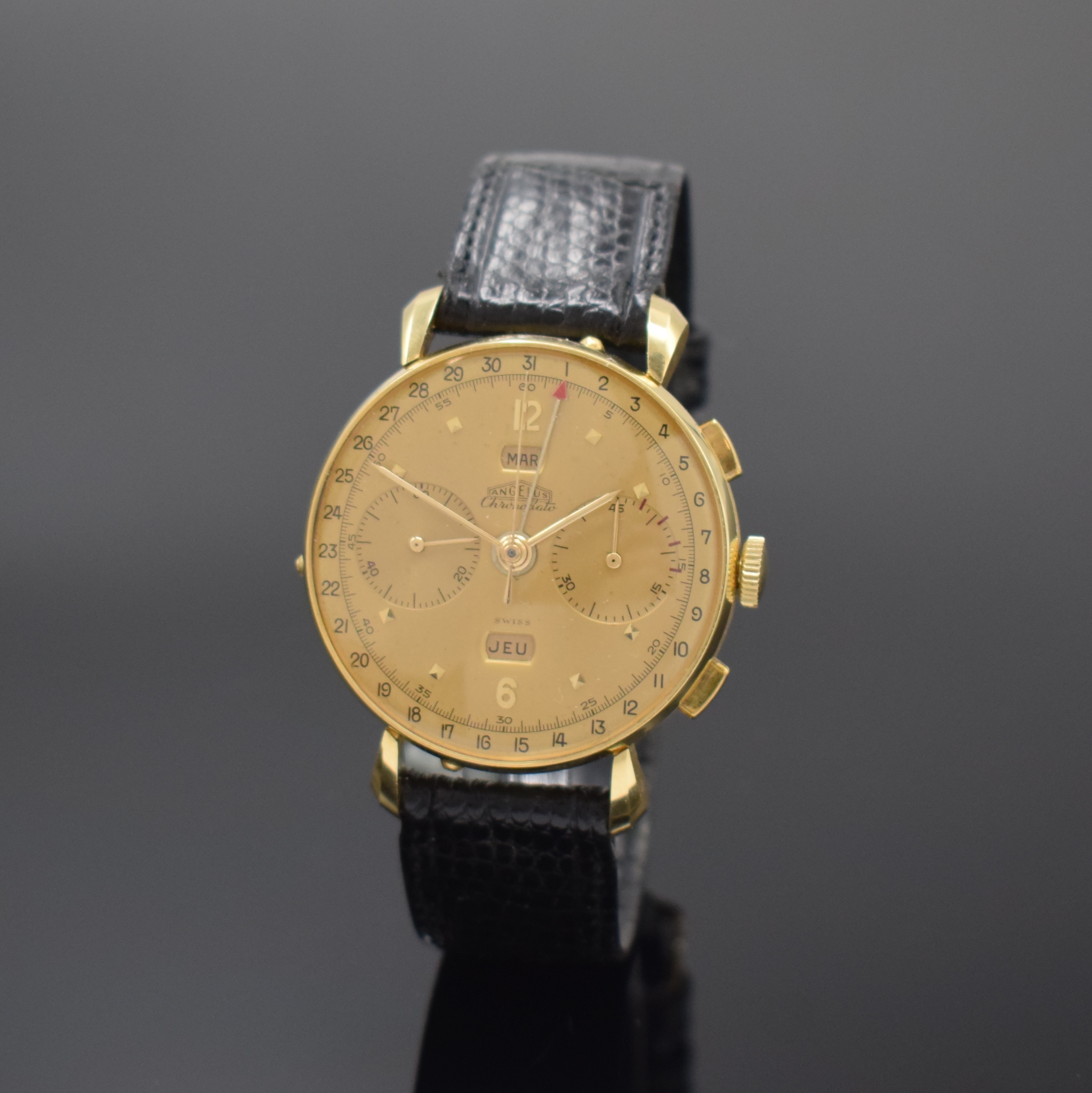 ANGELUS Chronodato großer Armbandchronograph mit Vollkalender in GG 750/000, Schweiz um 1945, Handaufzug, 3-tlg. Geh., tropfenförmig. ...