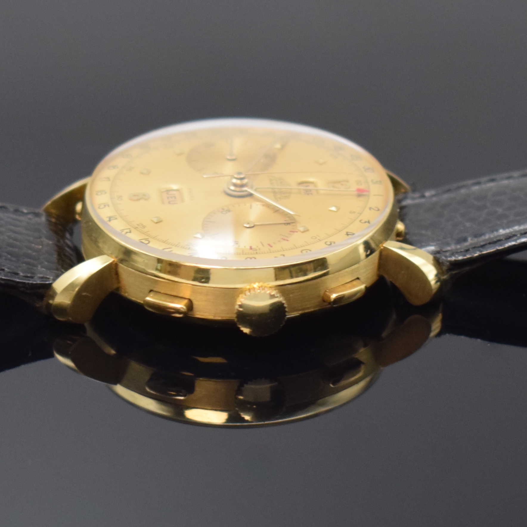 Detail b: ANGELUS Chronodato großer Armbandchronograph mit Vollkalender in GG 750/000, Schweiz um 1945, Handaufzug, 3-tlg. Geh., tropfenförmig. ...