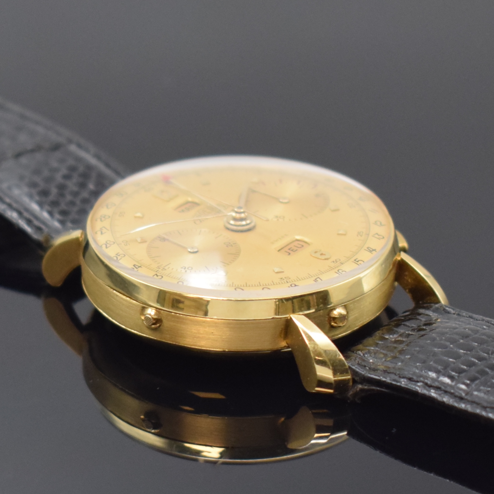 Detail c: ANGELUS Chronodato großer Armbandchronograph mit Vollkalender in GG 750/000, Schweiz um 1945, Handaufzug, 3-tlg. Geh., tropfenförmig. ...