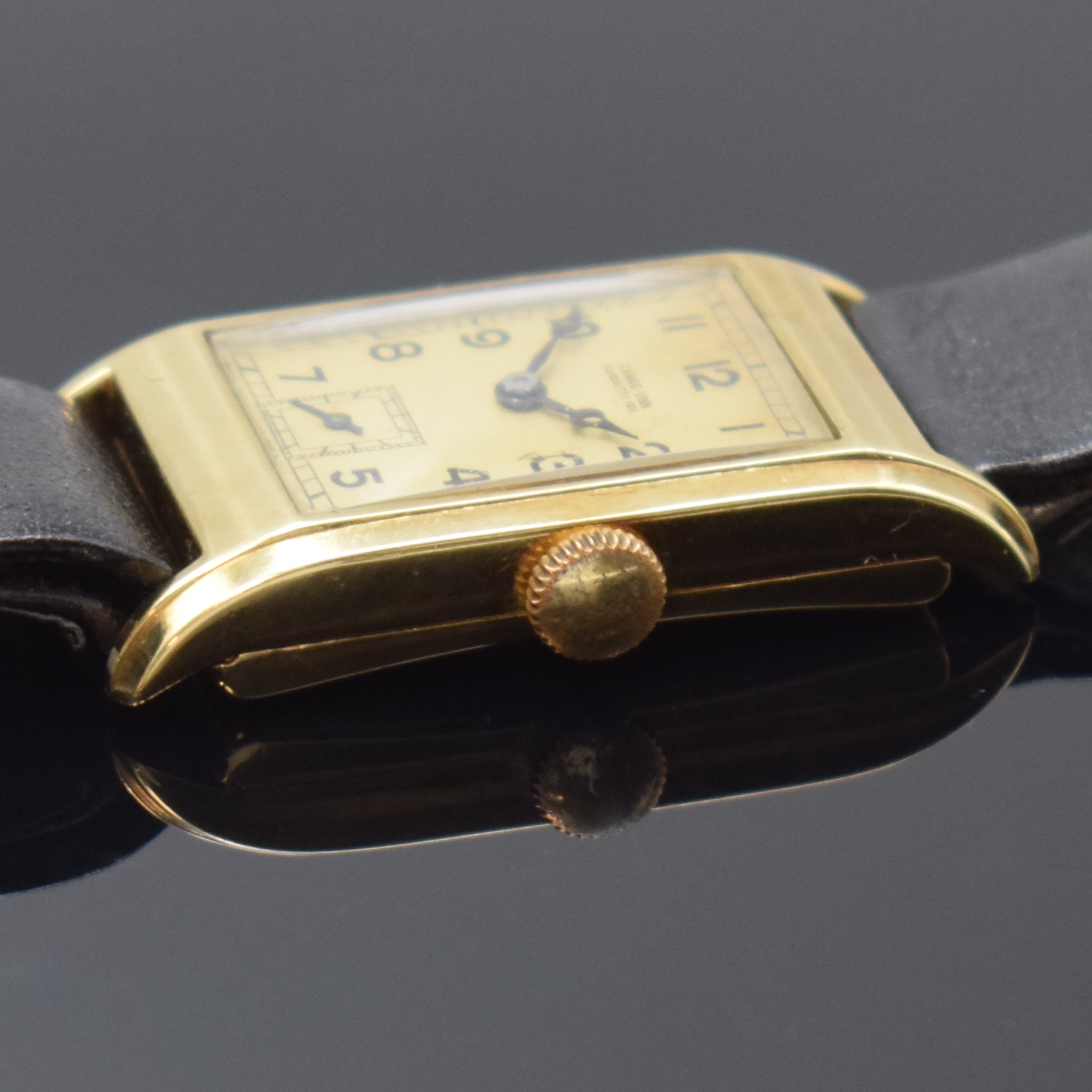 Detail b: A. LANGE & SÖHNE rechteckige Armbanduhr in GG 585/000, Deutschland / Schweiz um 1935, Handaufzug, 2-tlg. Geh., Boden aufgedr., matt-gold. Zifferbl. ...