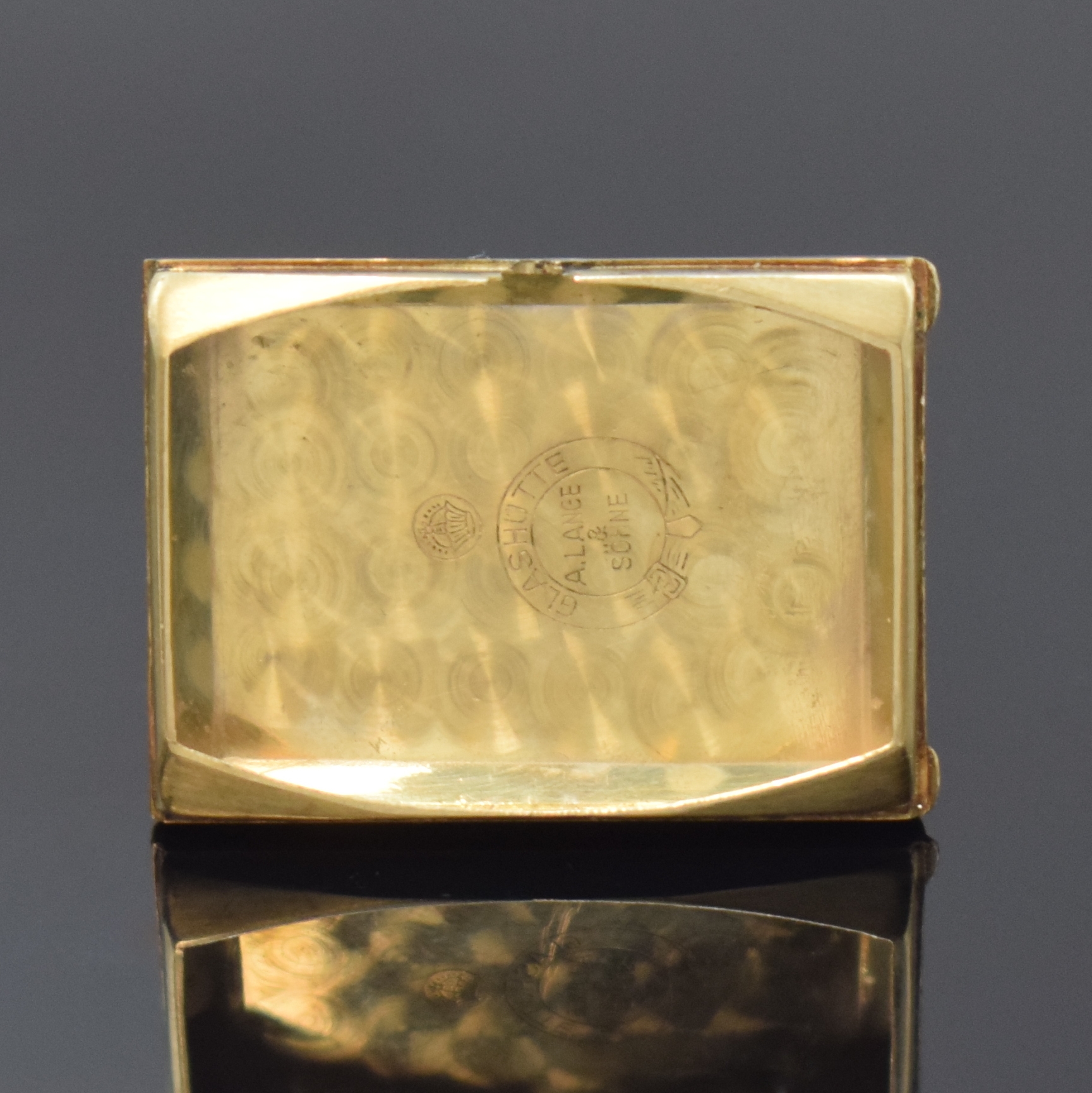 Detail d: A. LANGE & SÖHNE rechteckige Armbanduhr in GG 585/000, Deutschland / Schweiz um 1935, Handaufzug, 2-tlg. Geh., Boden aufgedr., matt-gold. Zifferbl. ...
