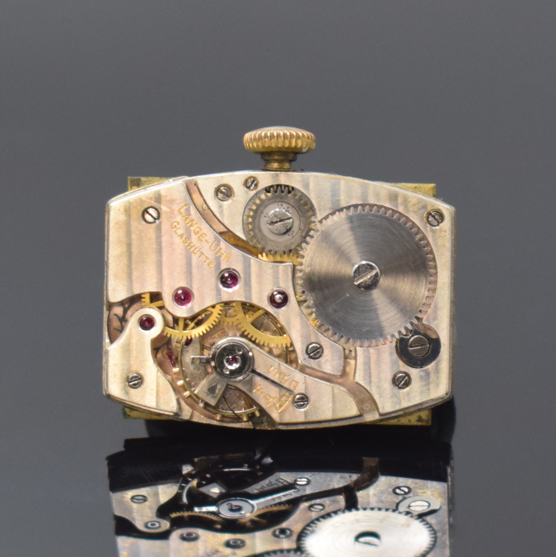 Detail e: A. LANGE & SÖHNE rechteckige Armbanduhr in GG 585/000, Deutschland / Schweiz um 1935, Handaufzug, 2-tlg. Geh., Boden aufgedr., matt-gold. Zifferbl. ...