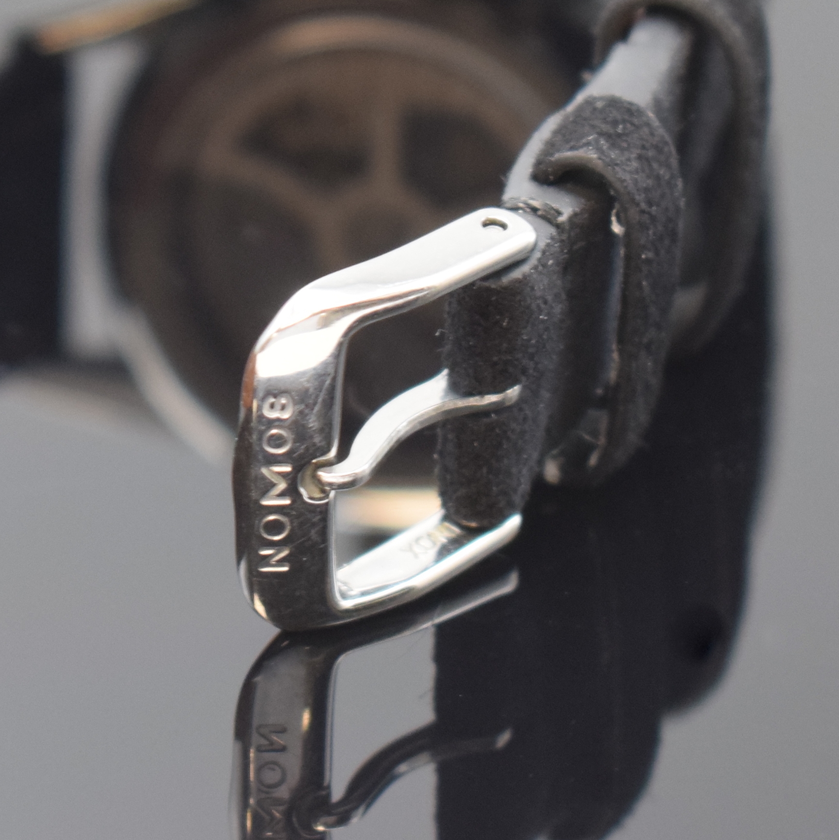 Detail b: NOMOS Zürich Automatik große Armbanduhr in Stahl, Deutschland um 2020, beids. vergl. Geh., Boden 6-fach verschr., silb. Zifferbl., aufges. silb. ...