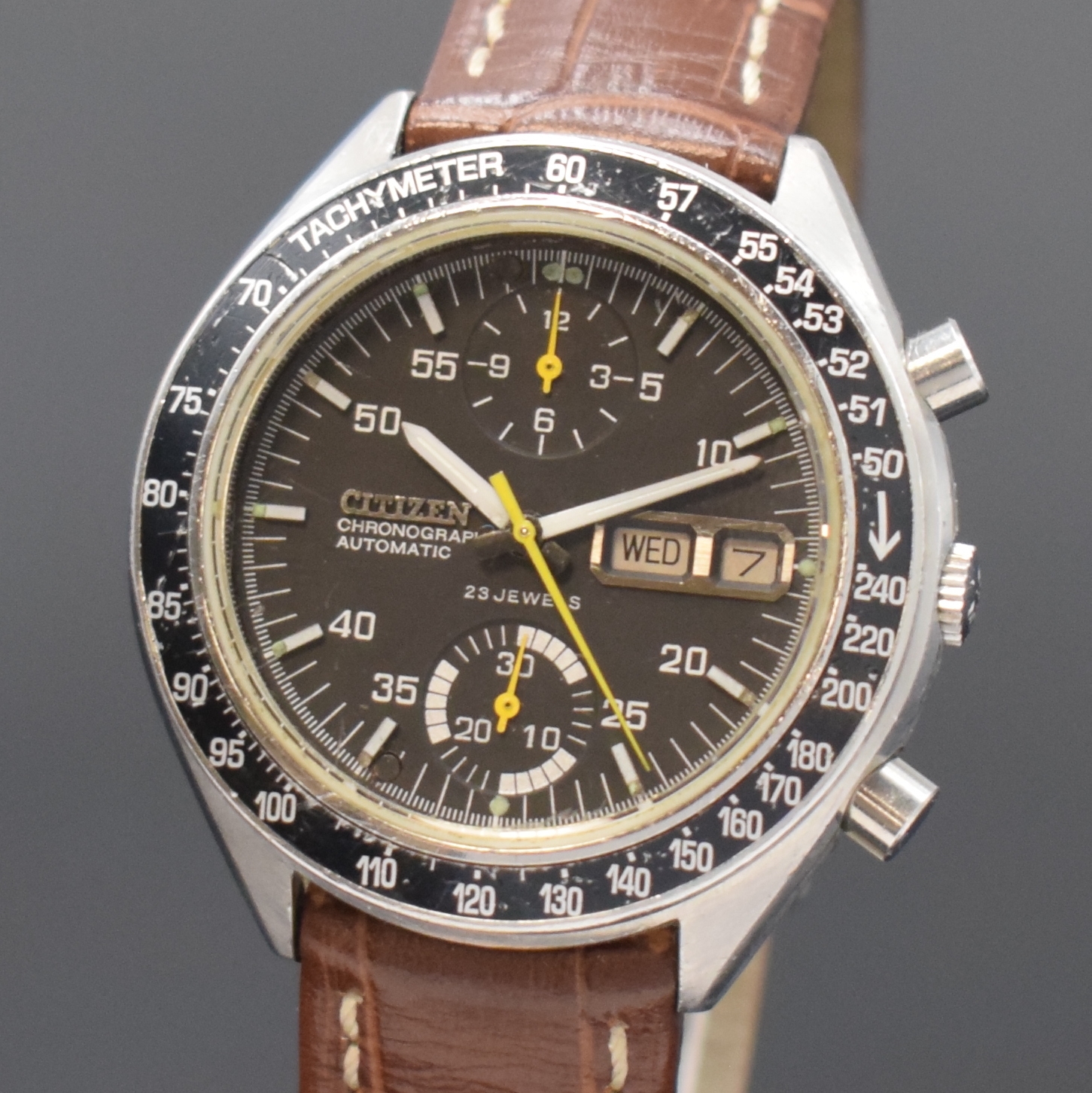 Detail a: CITIZEN Chronograph Automatik Herrenarmbanduhr in Stahl, Japan um 1975, verschr. Geh. Ref. 67-9313, schwarz. Tachymeter-Lunette, schwarz. Zifferbl., ...