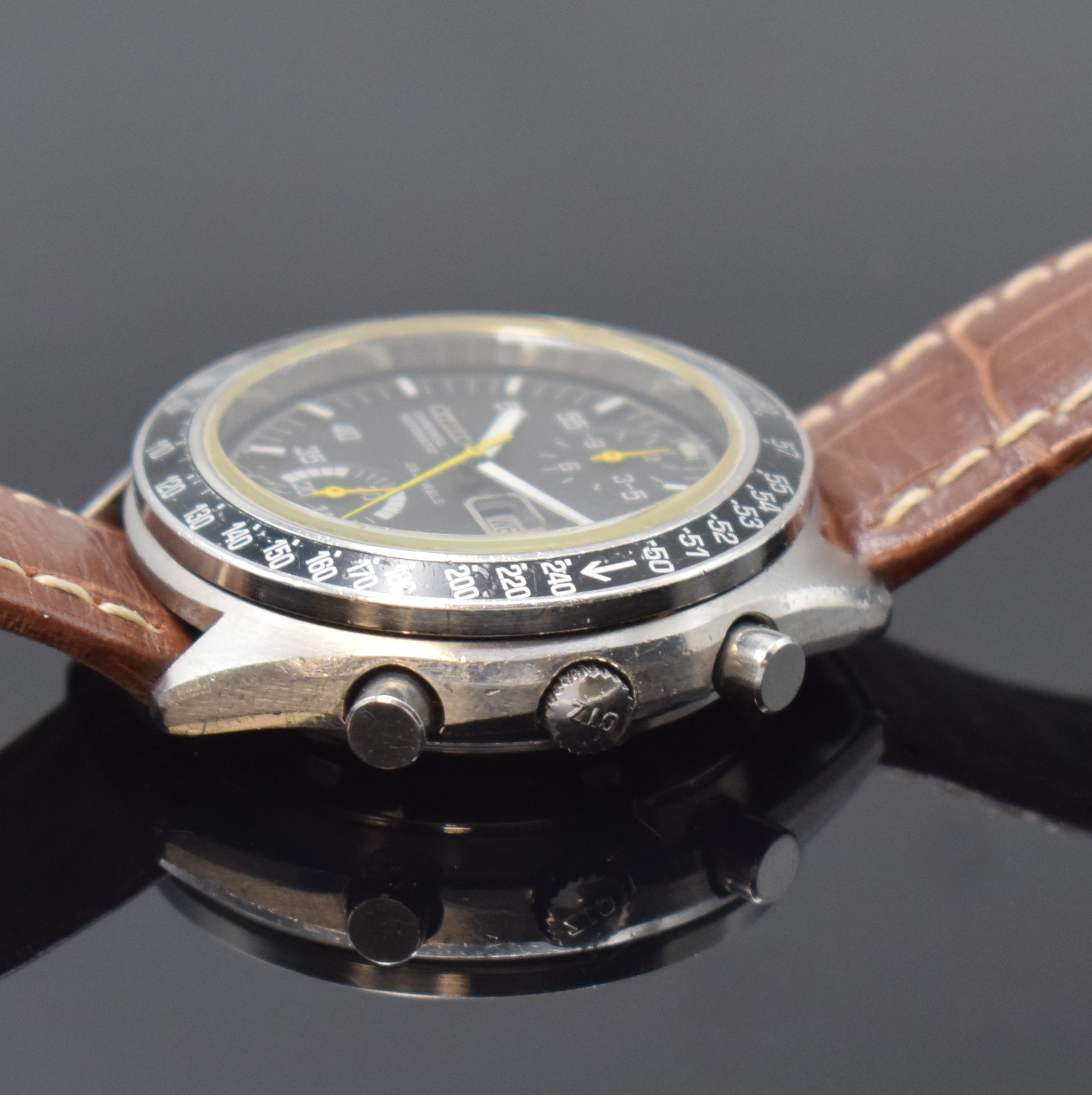 Detail b: CITIZEN Chronograph Automatik Herrenarmbanduhr in Stahl, Japan um 1975, verschr. Geh. Ref. 67-9313, schwarz. Tachymeter-Lunette, schwarz. Zifferbl., ...