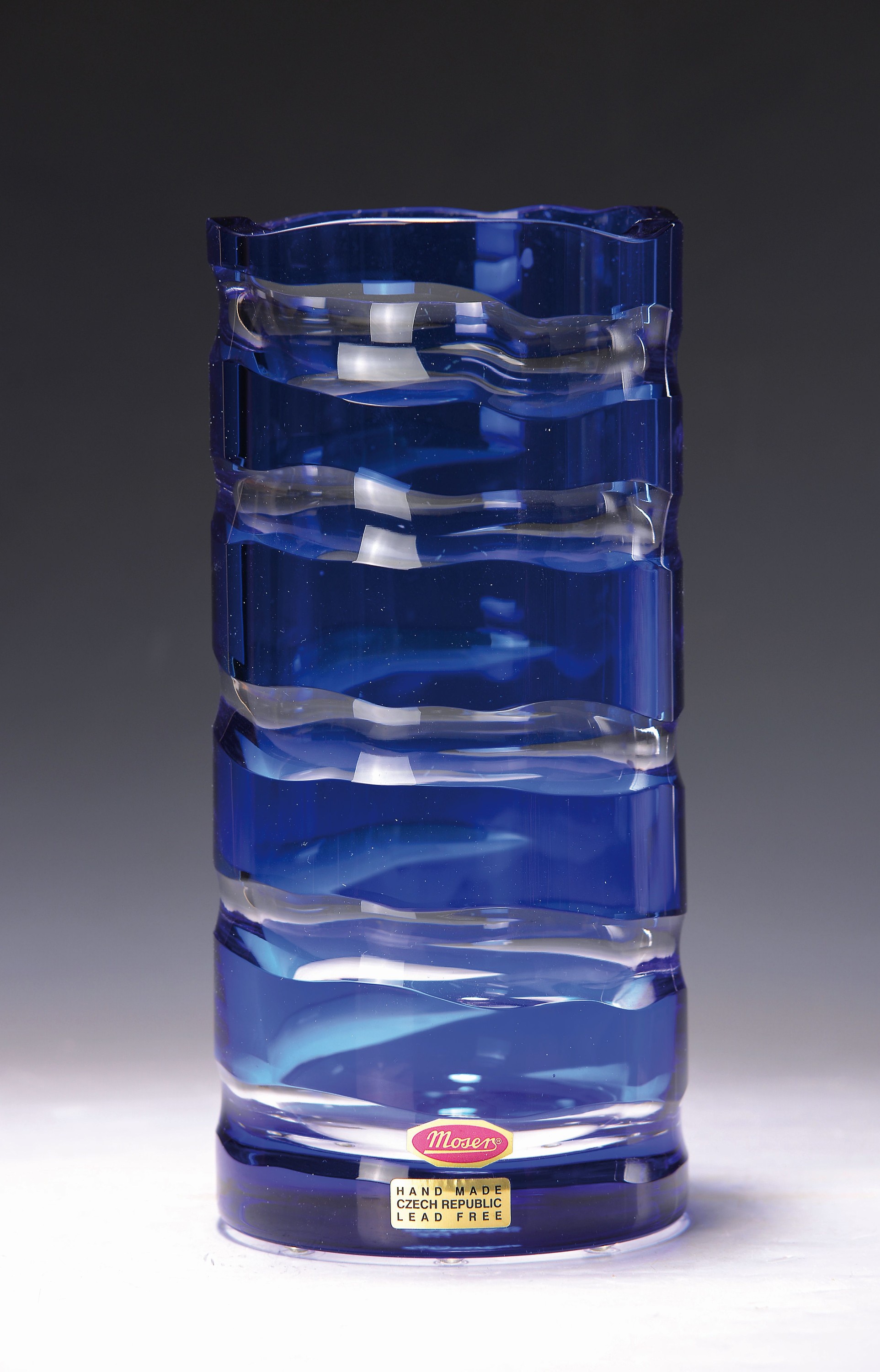 Vase "Aquamarin", Moser Karlsbad, 1999, farbloses Kristallglas blau überfangen, geschnitten, H. ca. 23cm, mit Zertifikat Nr. 2878, im ...